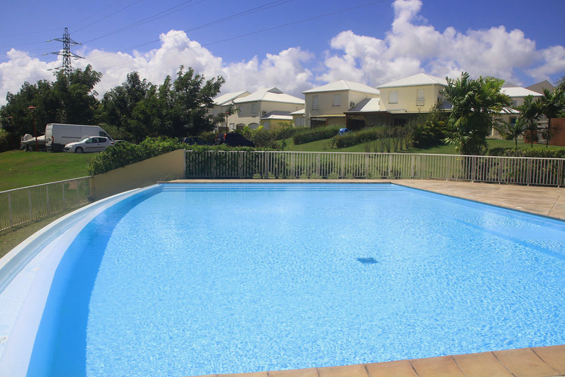 Alicosy App F3 with swimming pool