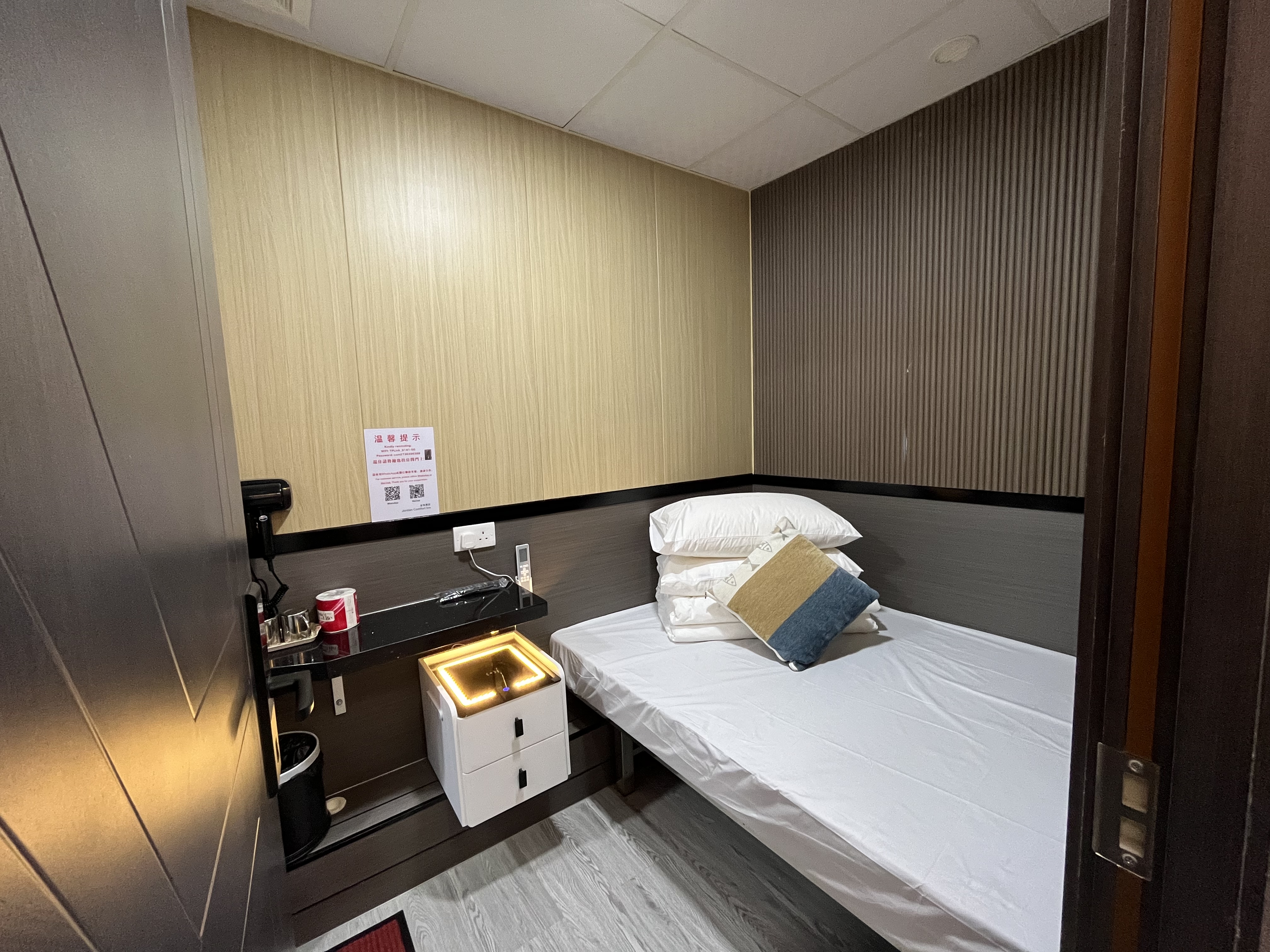 Next to Jordan MRT - private bathroom-Double room