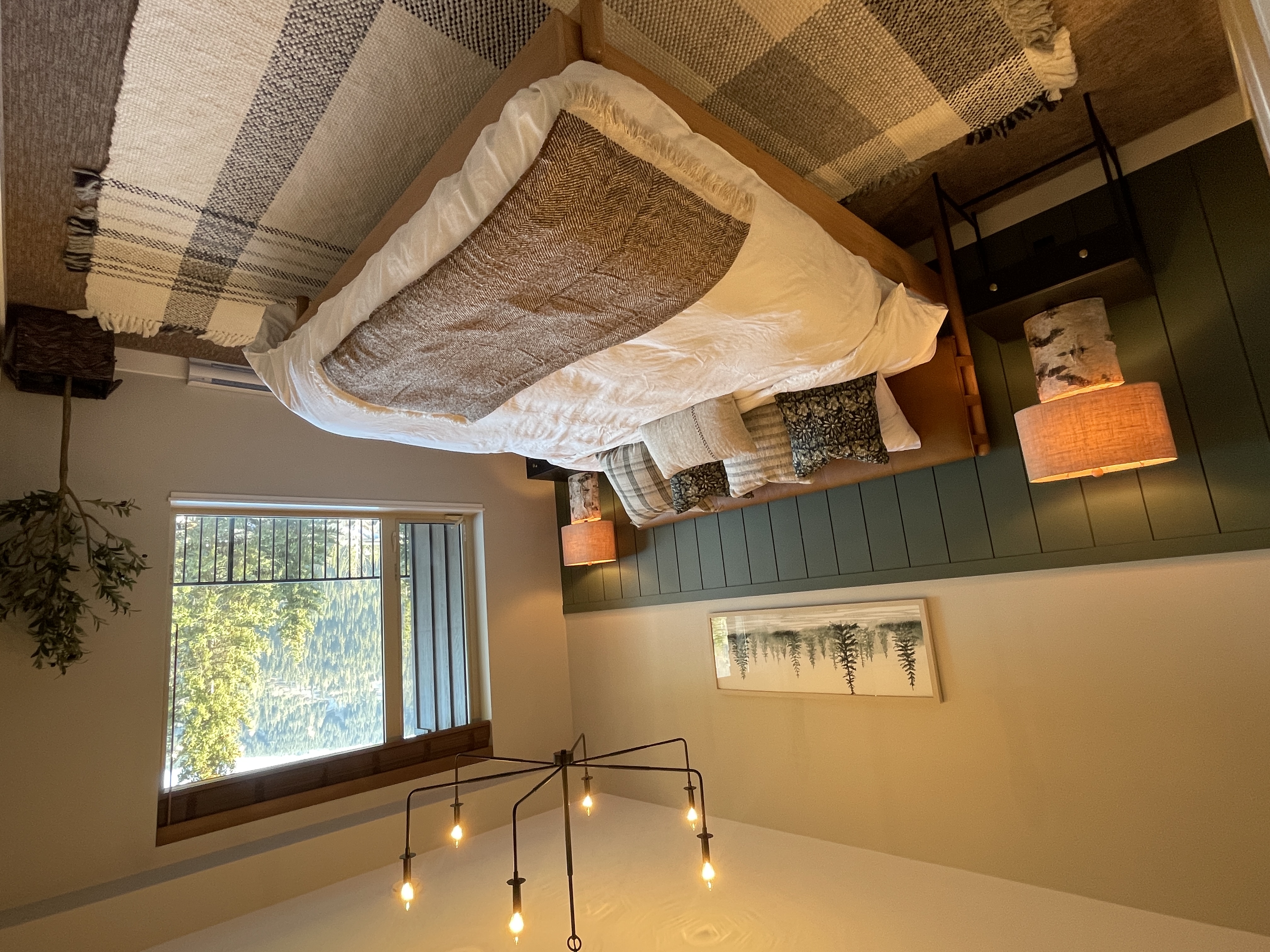New 2 BR Ski In/Out w EV Charger & Private Hot Tub