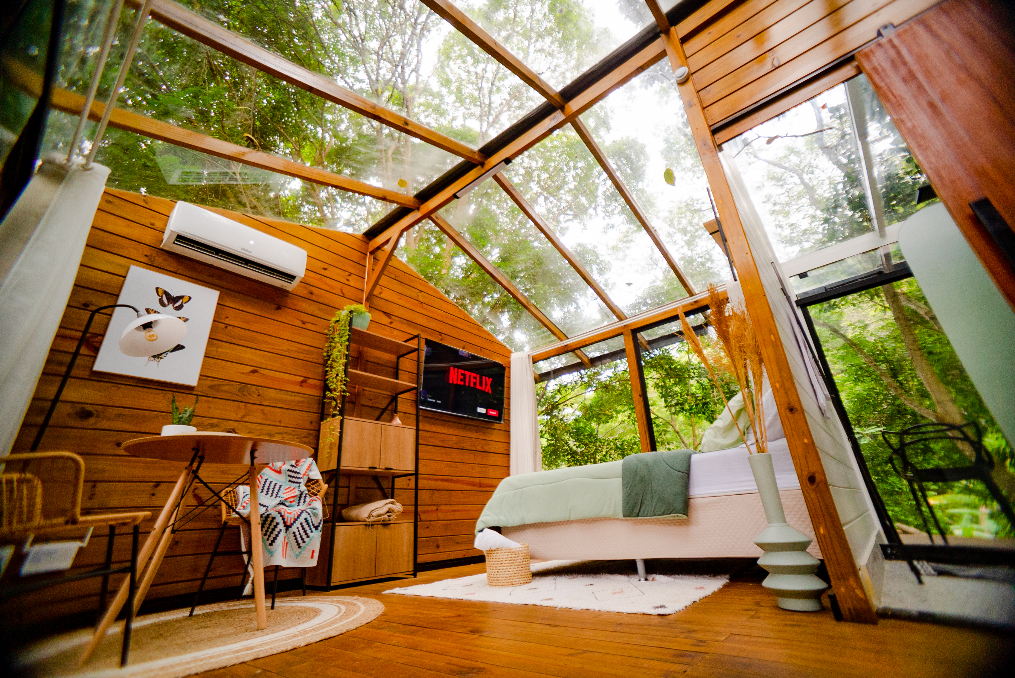 Cabana de Vidro na Floresta