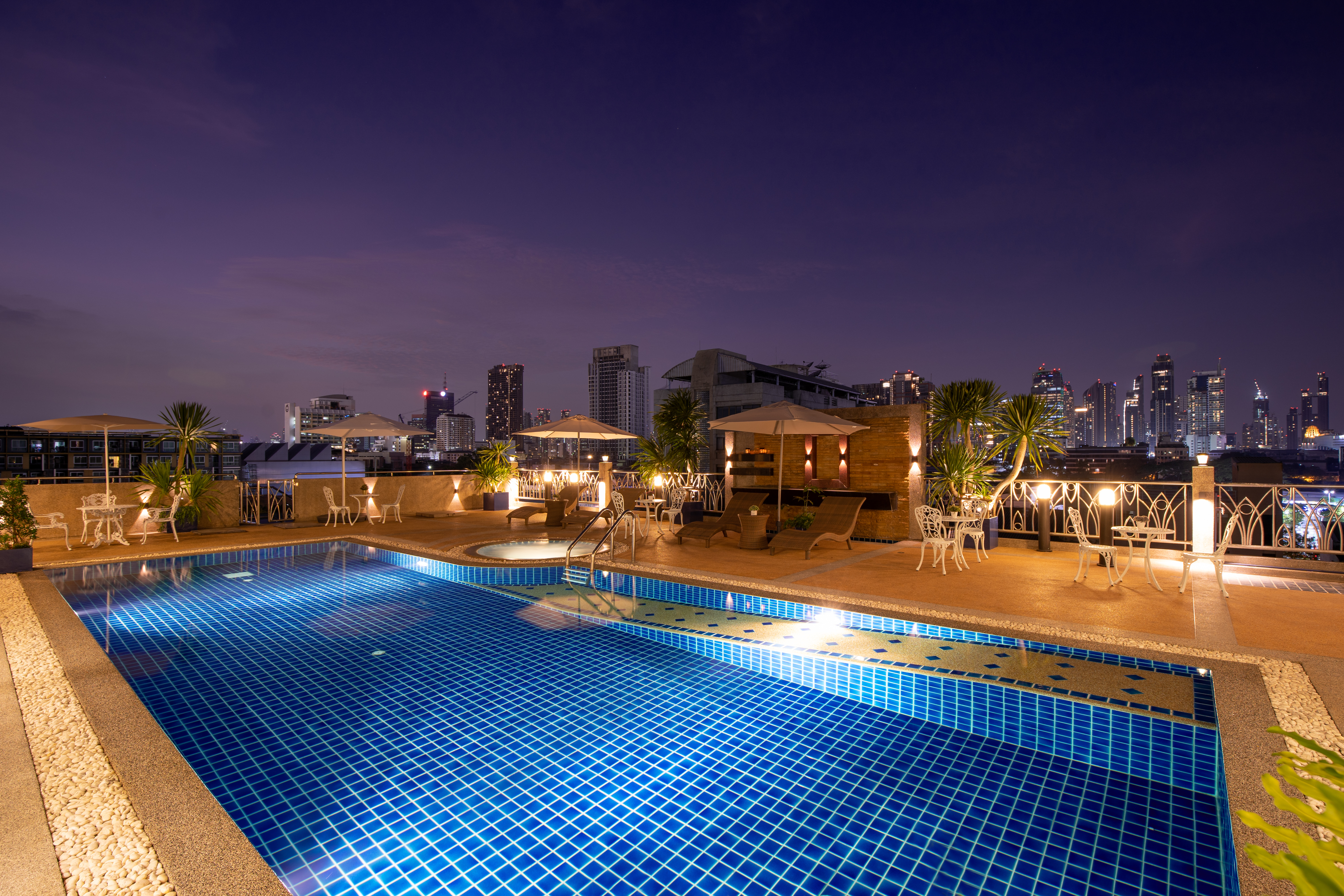 Capitel Rama4,Rooftop Pool,CBD,BTS Ekkamai,Gateway