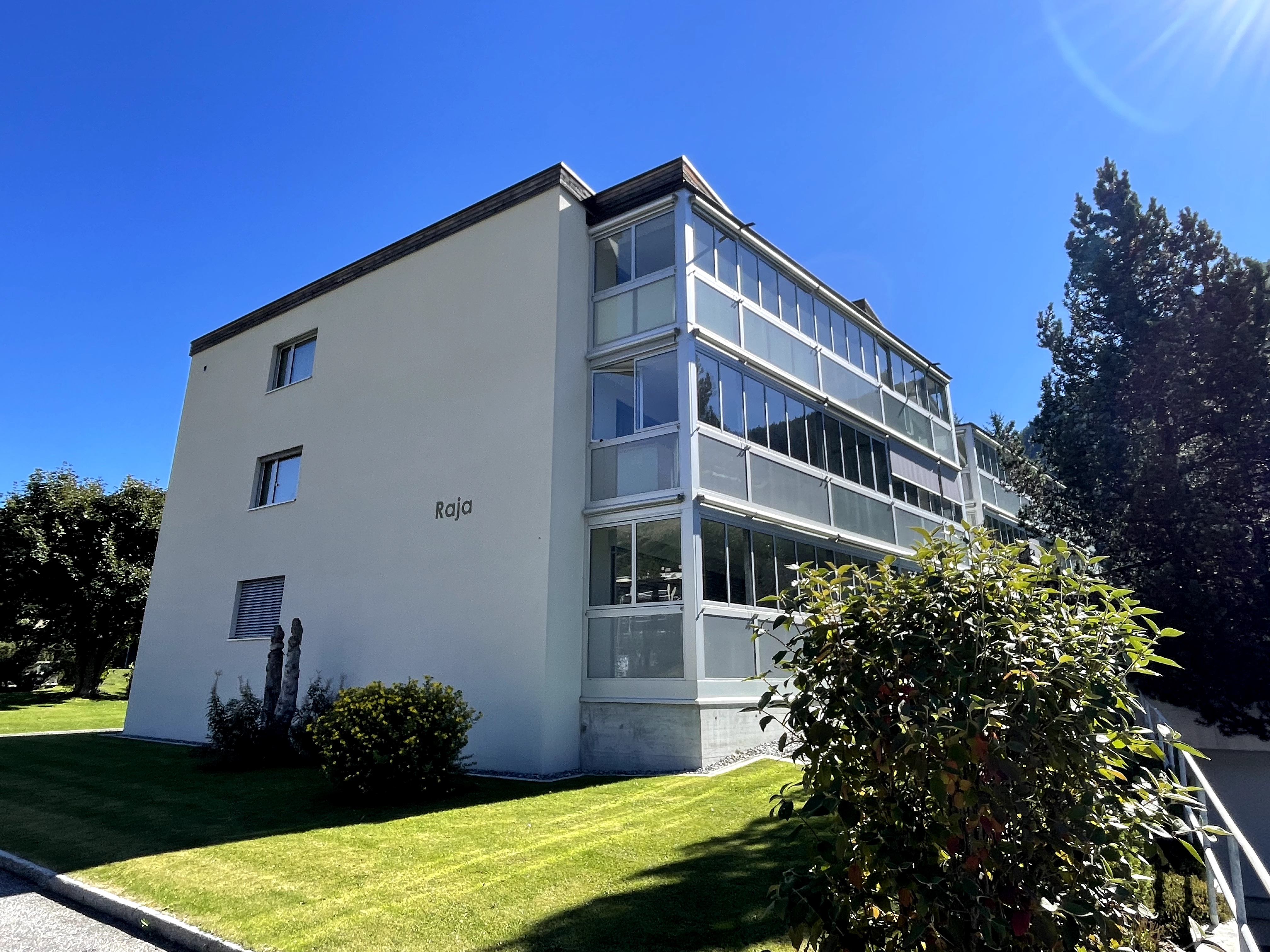 Amazing and sunny 2BR flat / Top position !