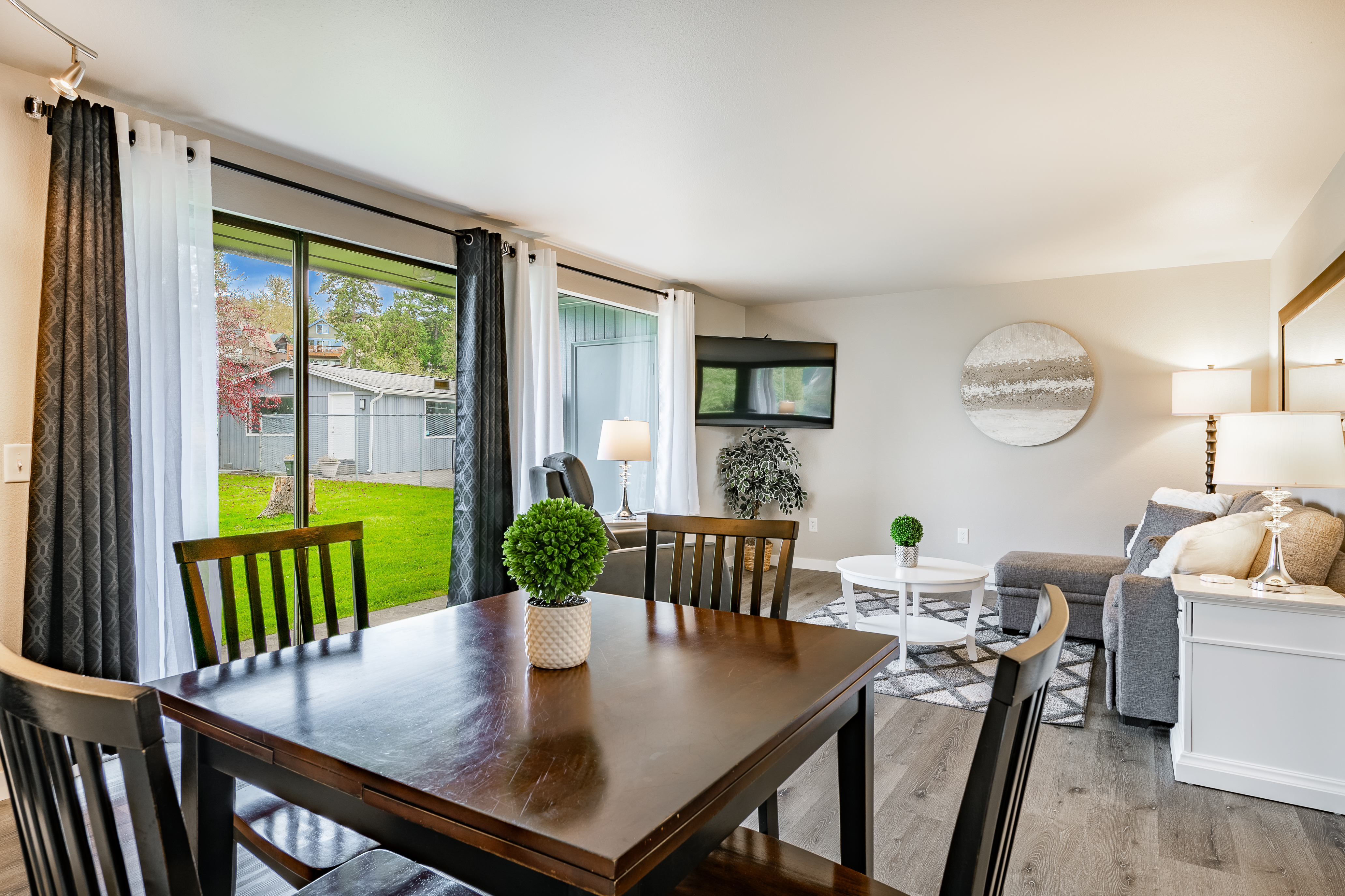 Modern Condo with Family-Friendly Hot Tub 102