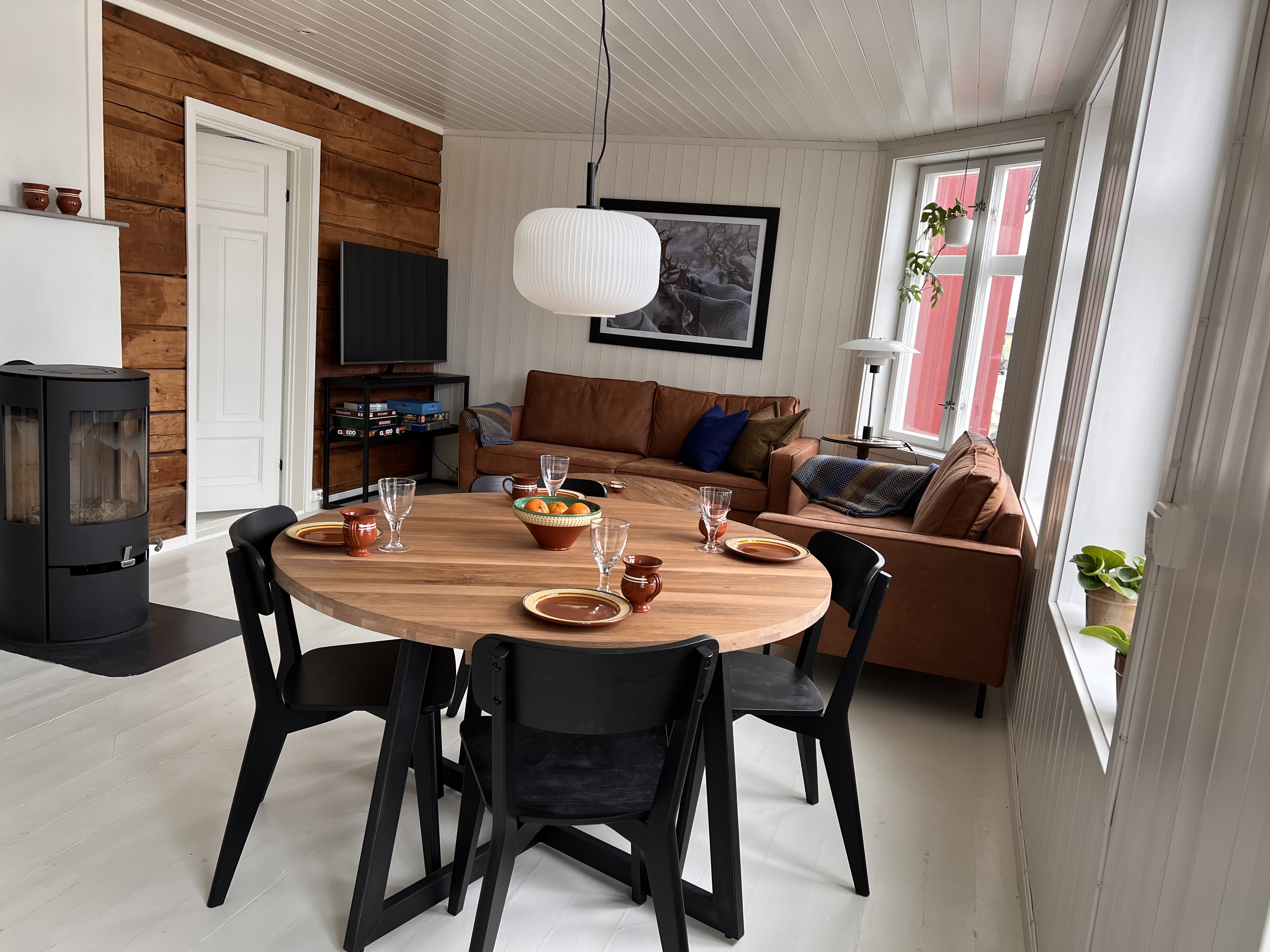 Completely renovated 2 bedroom apartment with new bathroom