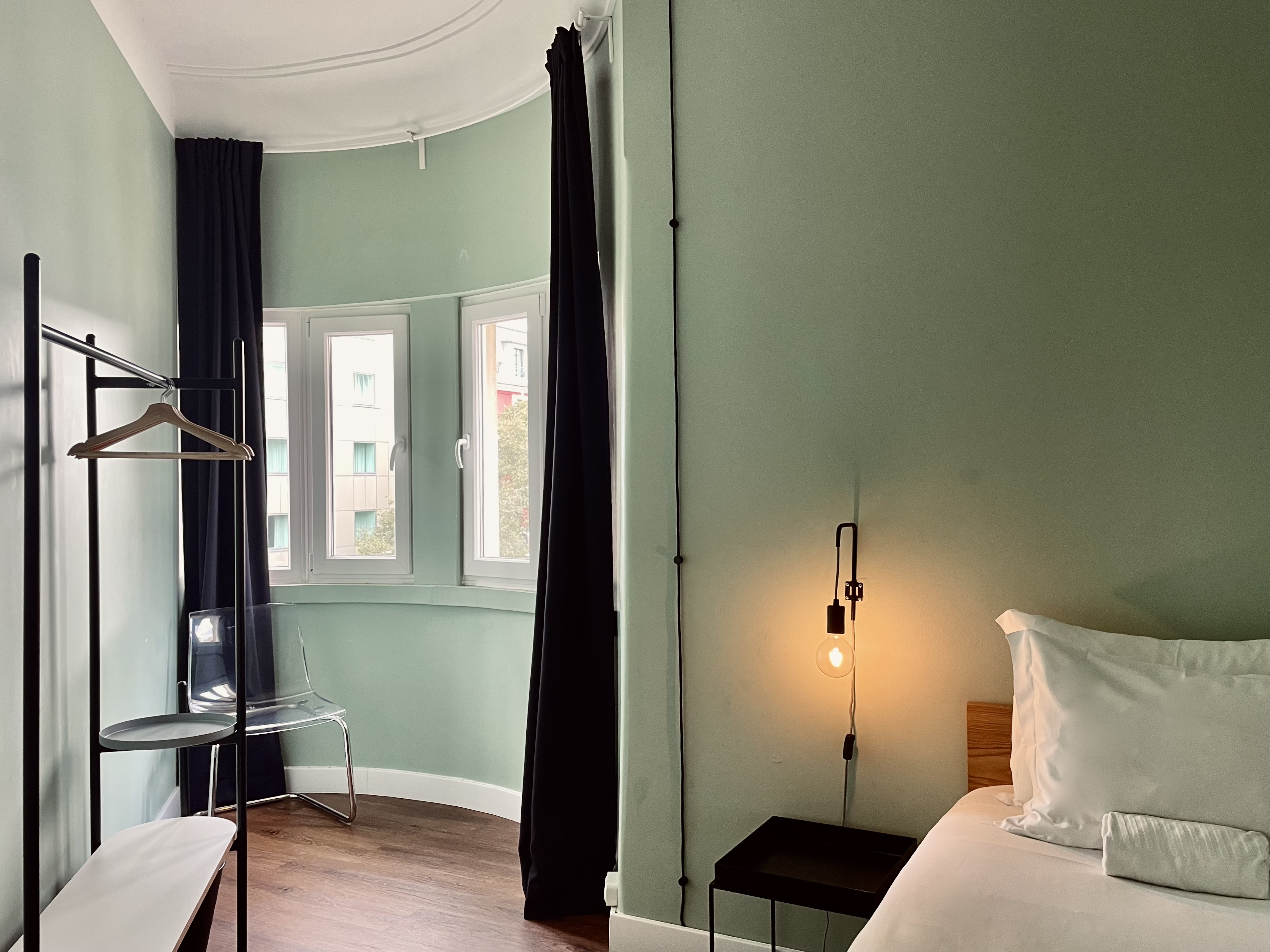 Avenue Hostel - Single Room with shared bathroom