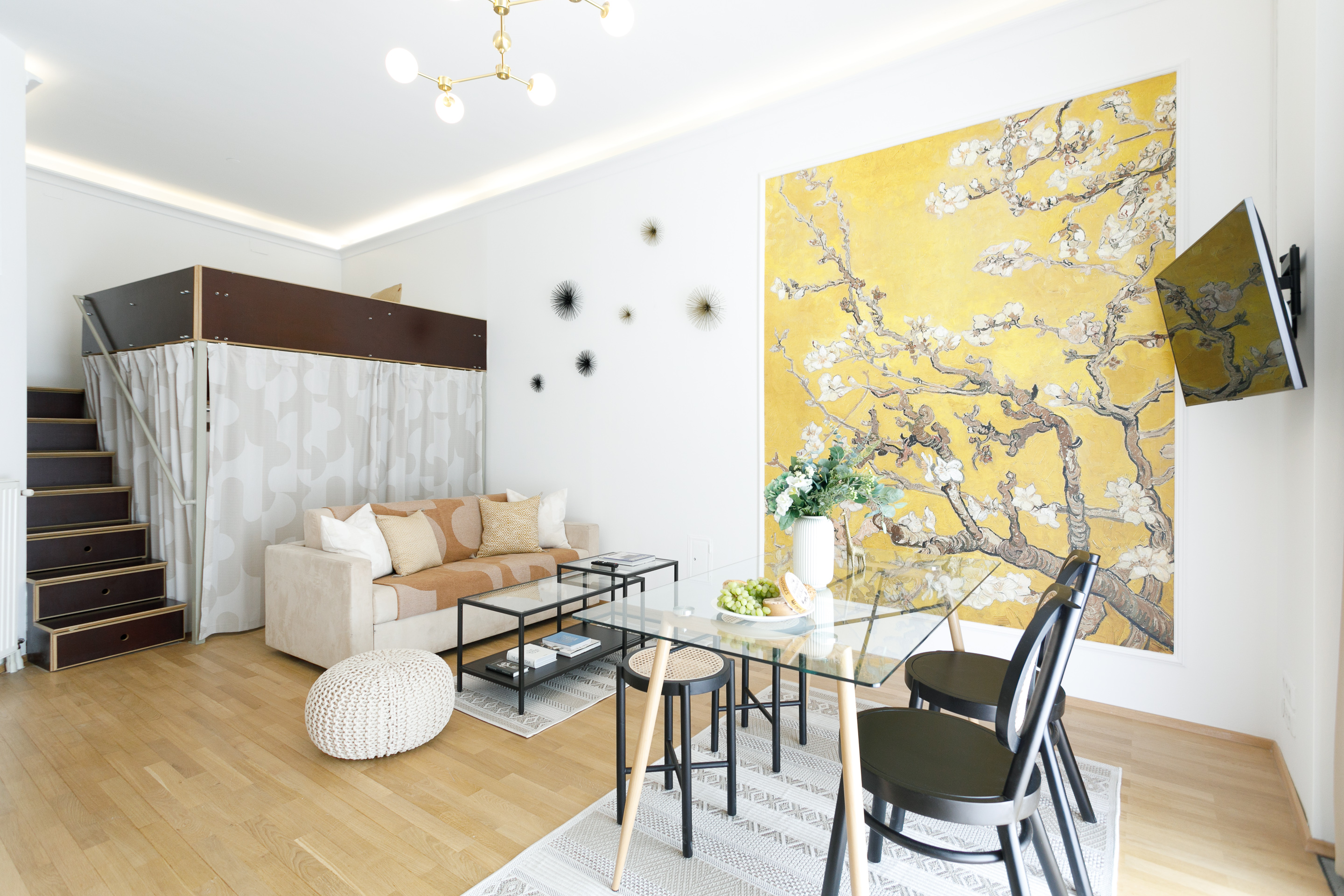 Central Location: Bright Studio w/ AC & Balcony