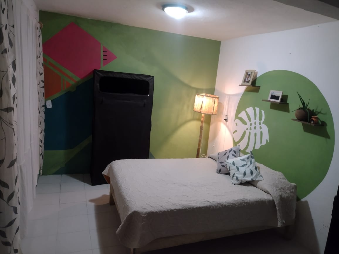 Bedroom cn own bathroom for 3
