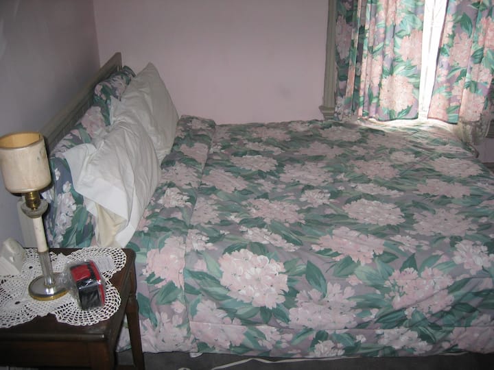 Chicago Women's Residence Florence Comfy Rm in North Lawndale, Chicago