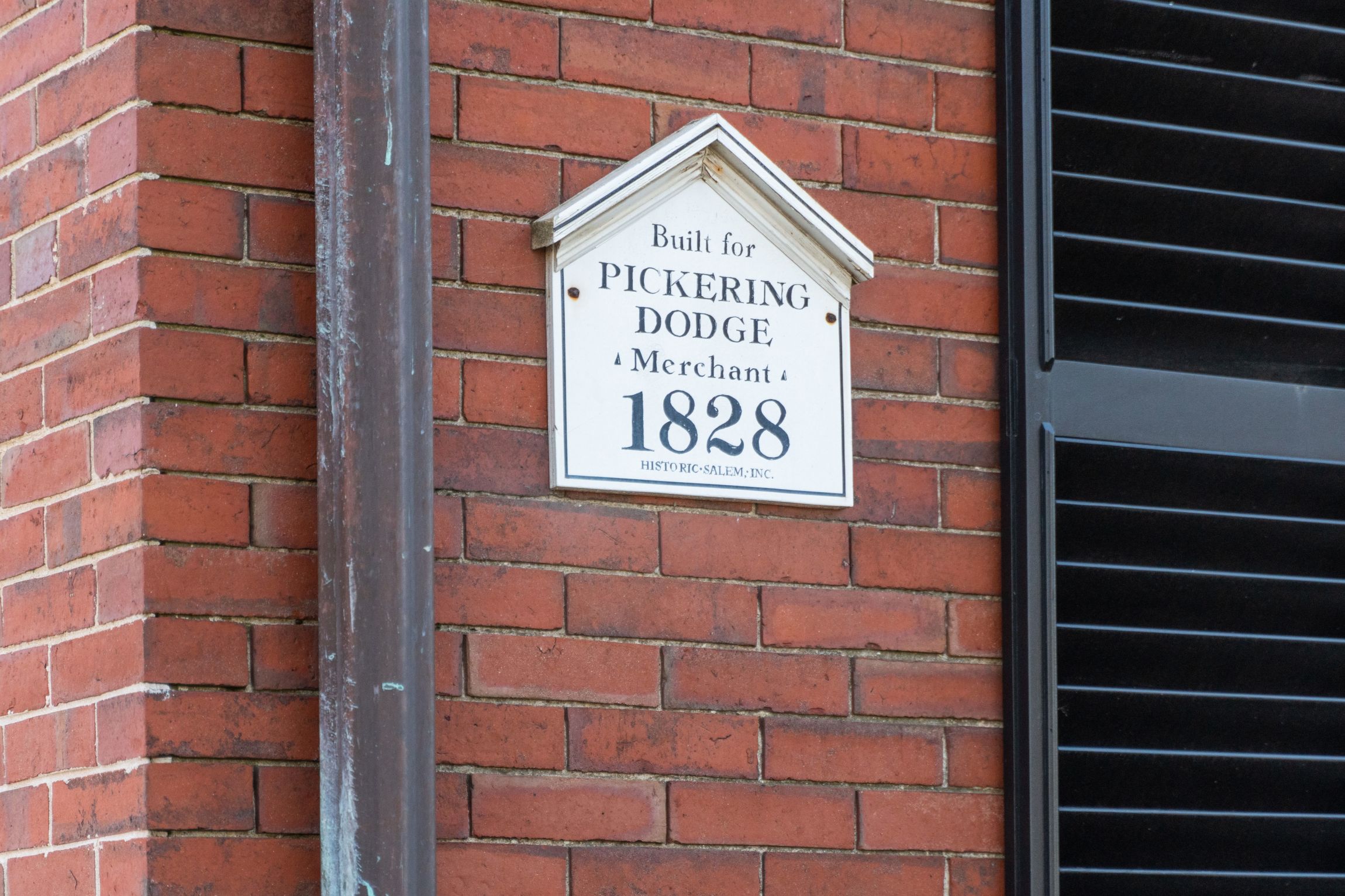 Elegant Bedroom Downtown Salem in 1820's House Houses for Rent in