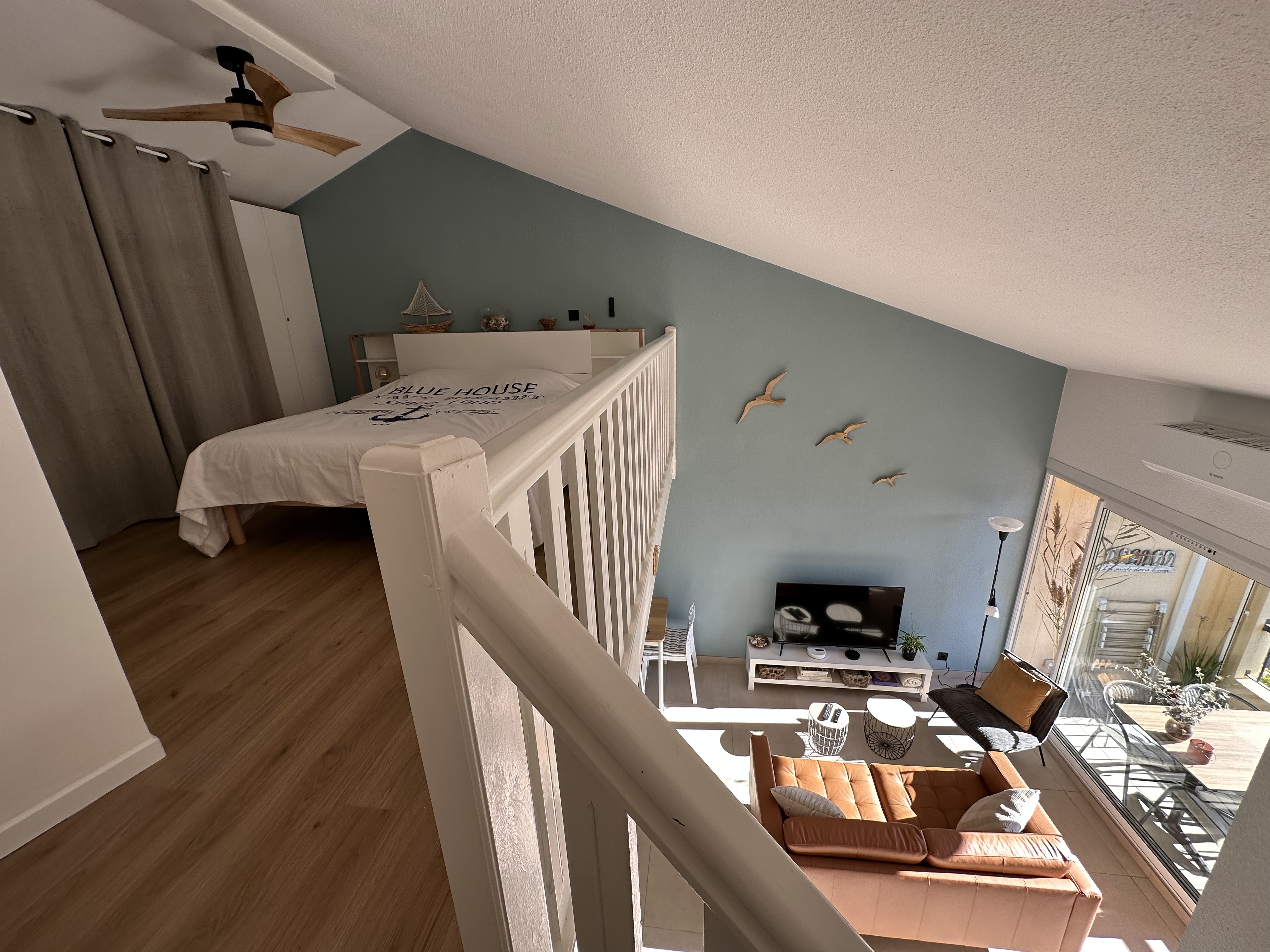 Very nice renovated mezzanine duplex 100 m beach