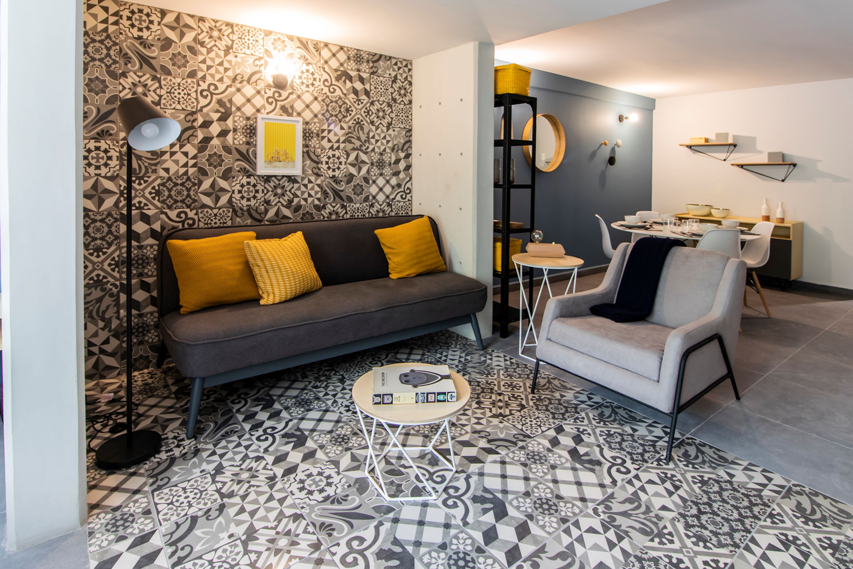 NIU | Spacious Apt w/ amenities + great location.