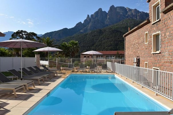 Le Subrini, Spacious studio for 4 sea views, loggia