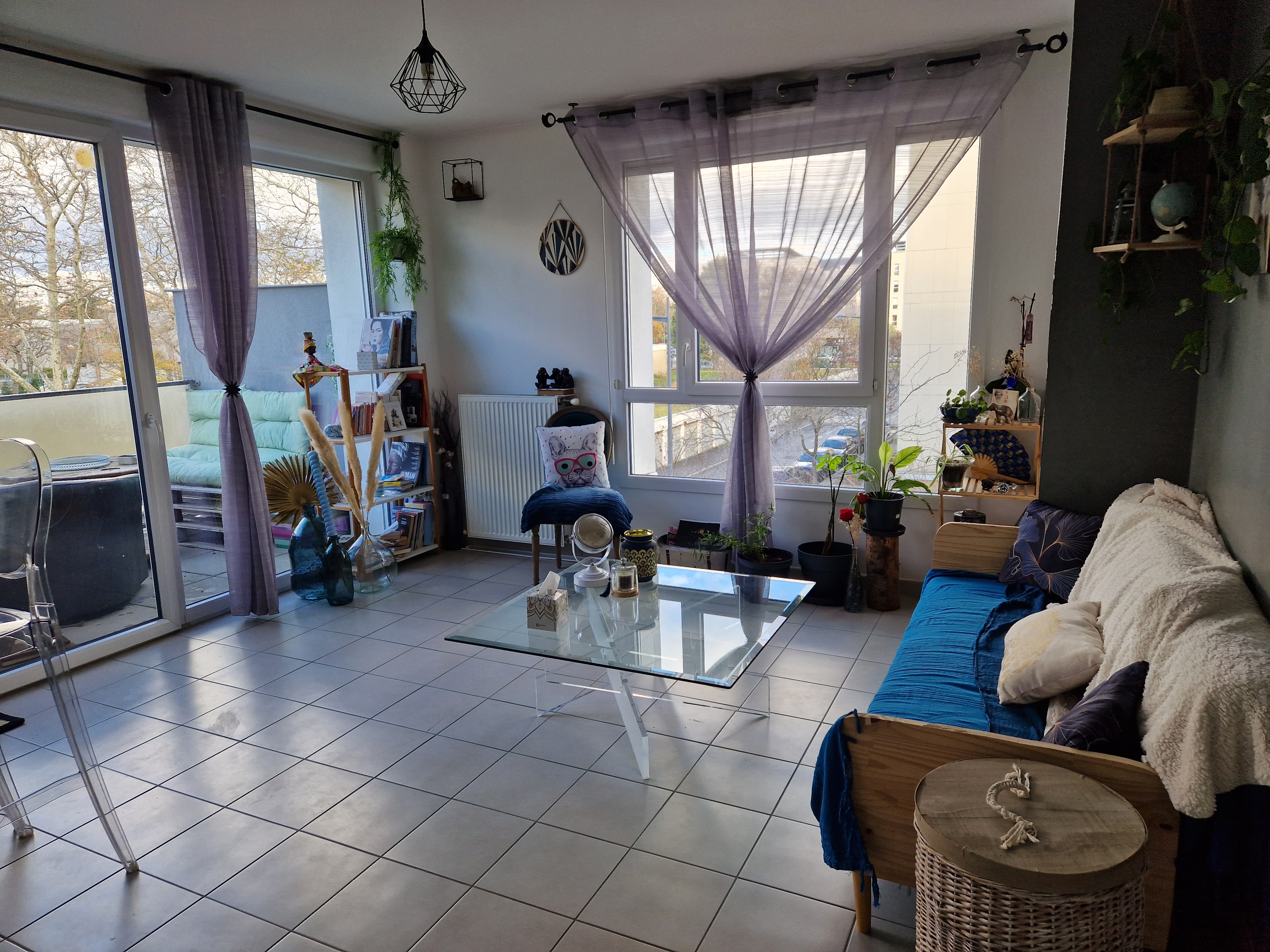 Bright T2 on the outskirts of Lyon