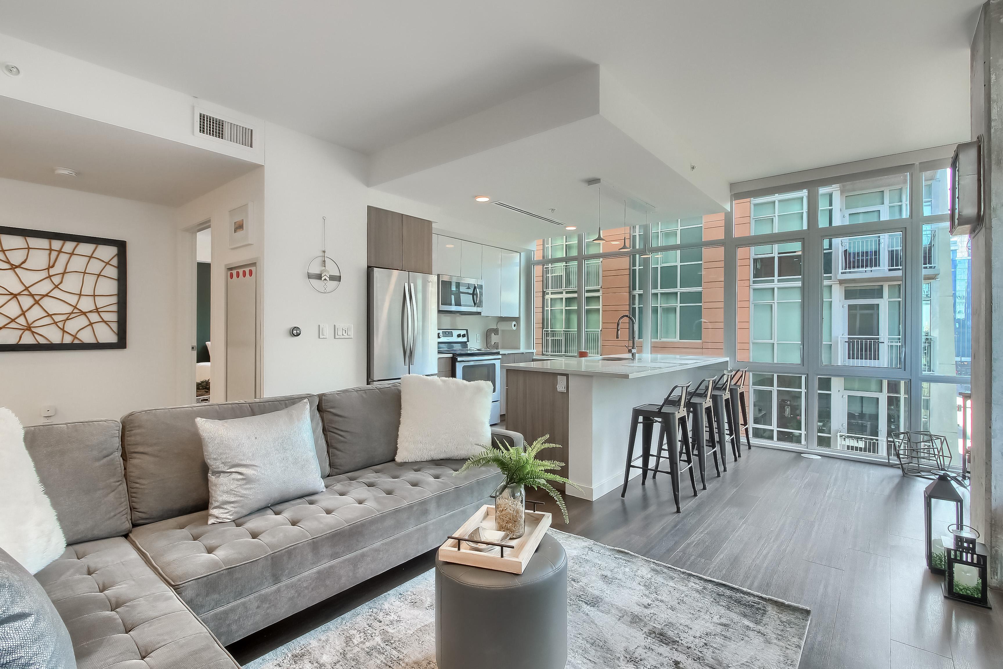 Modern 2-bedroom in Downtown with pool in Union Station, Denver
