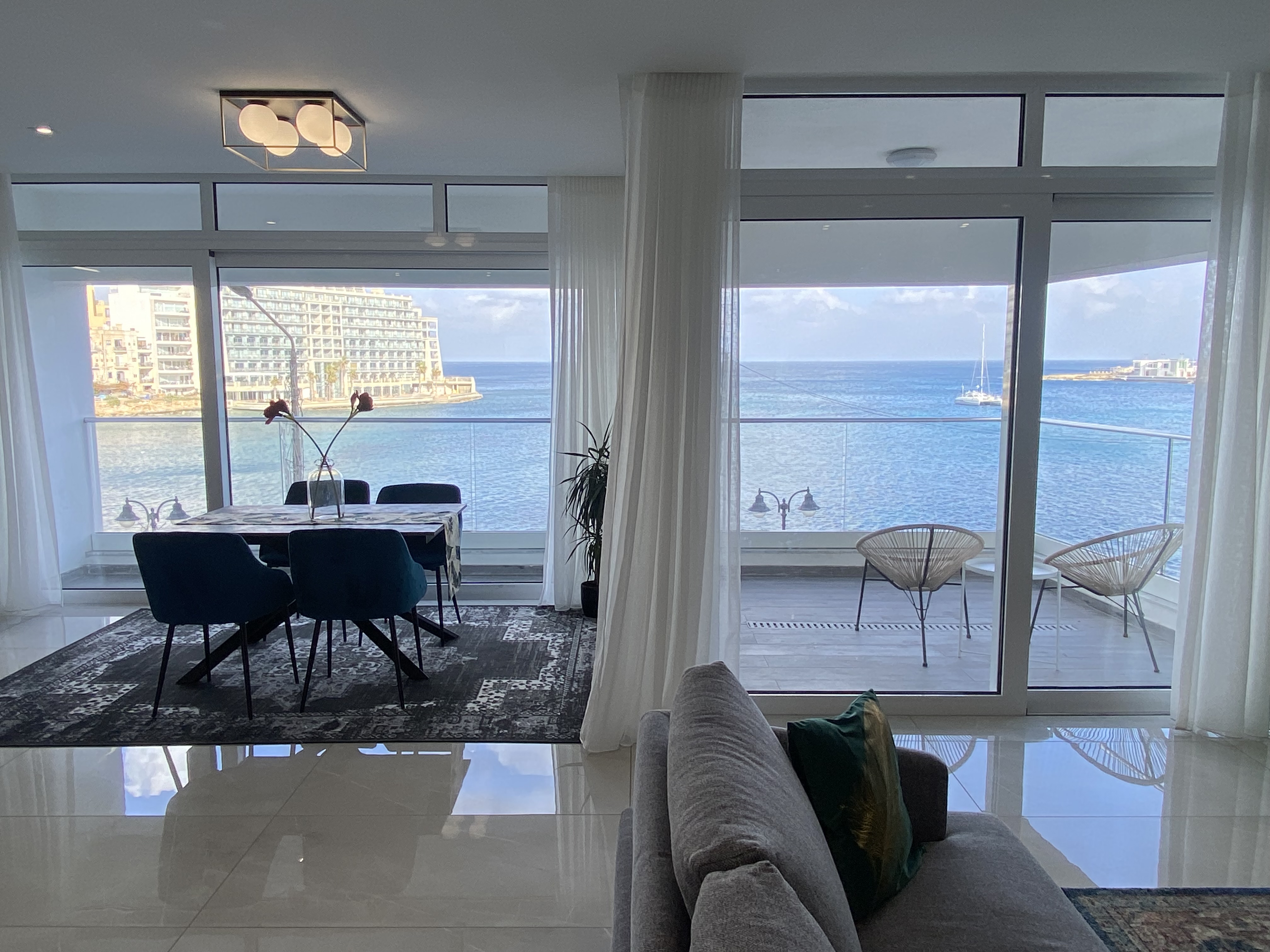 Seafront luxury 2bed 3bath apartment St Julian's