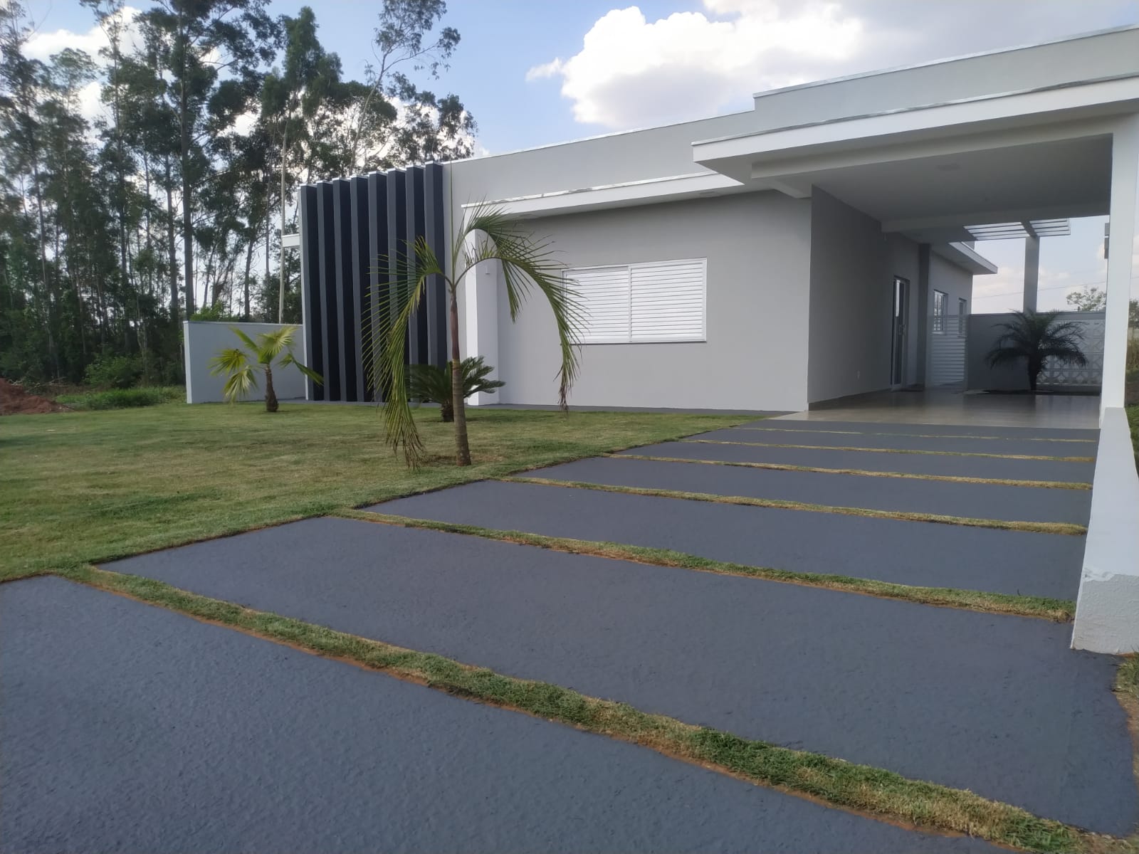 House with climate-controlled pool