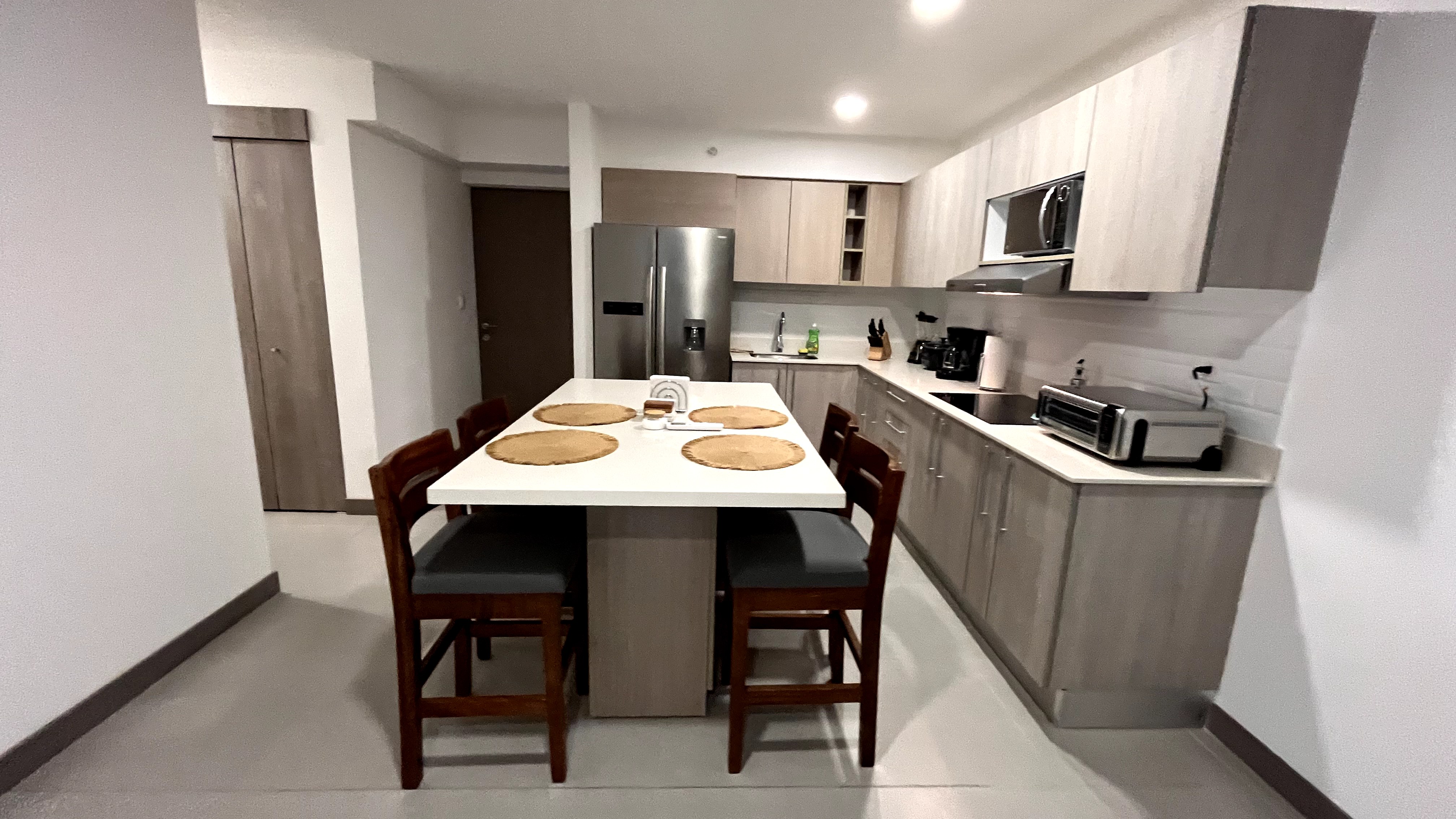 Condo w/ full access to Mantas Beach n' beach club