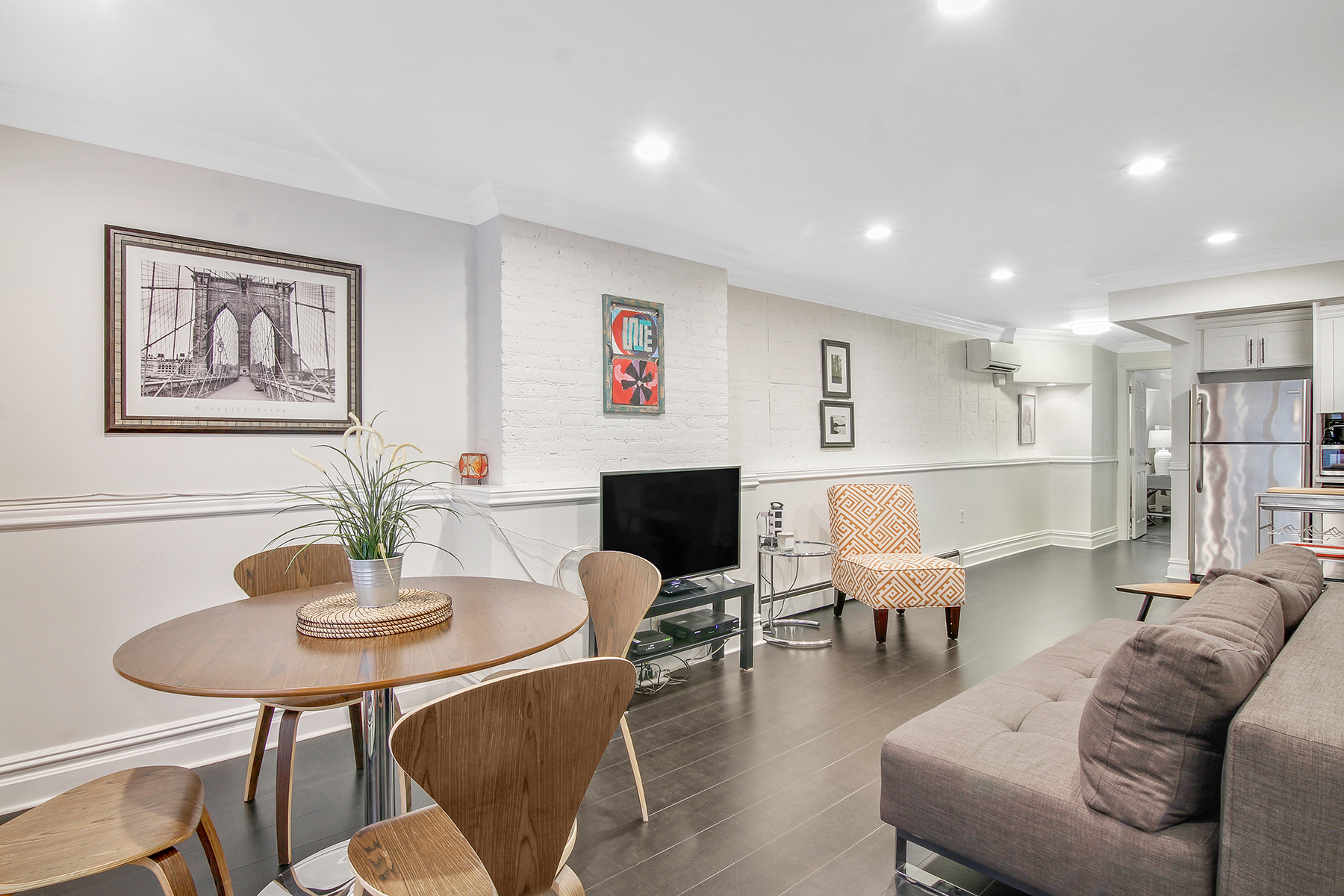 Luxury Space, Near Subway, Perfect for Work/Play!