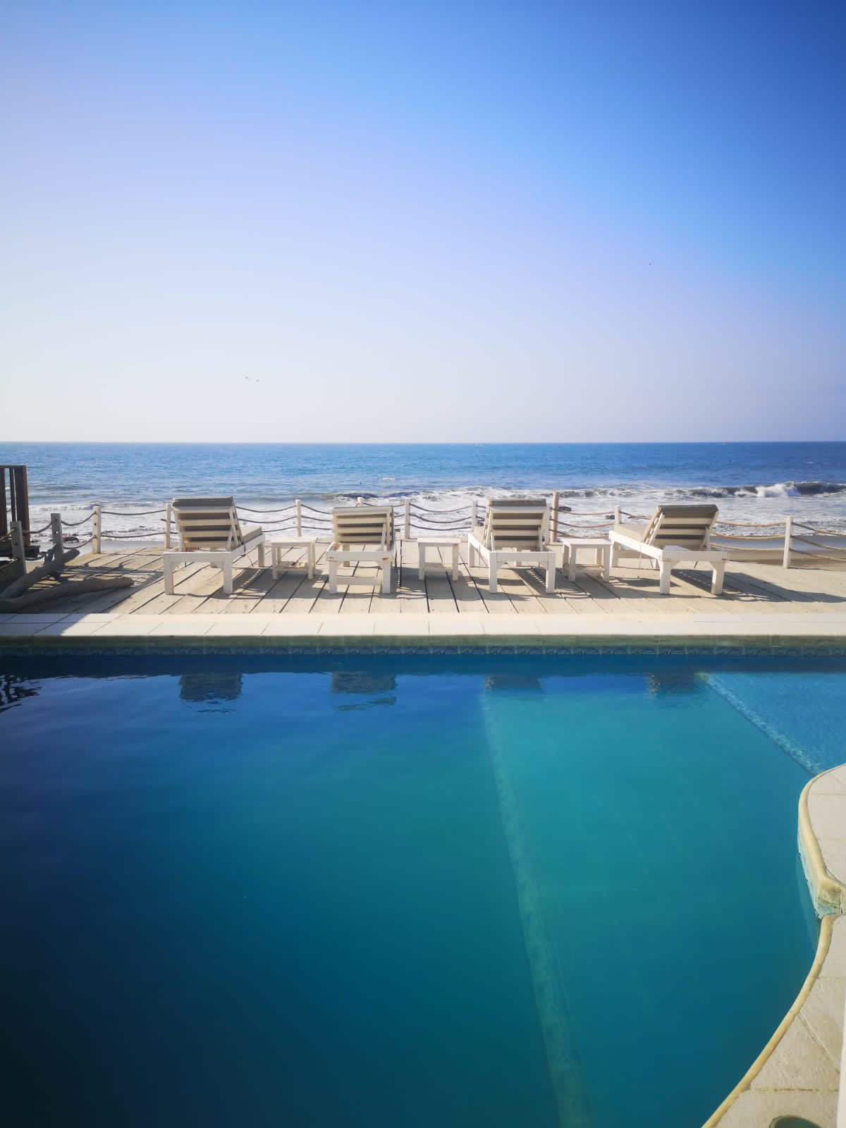 Family room facing the sea and pool!