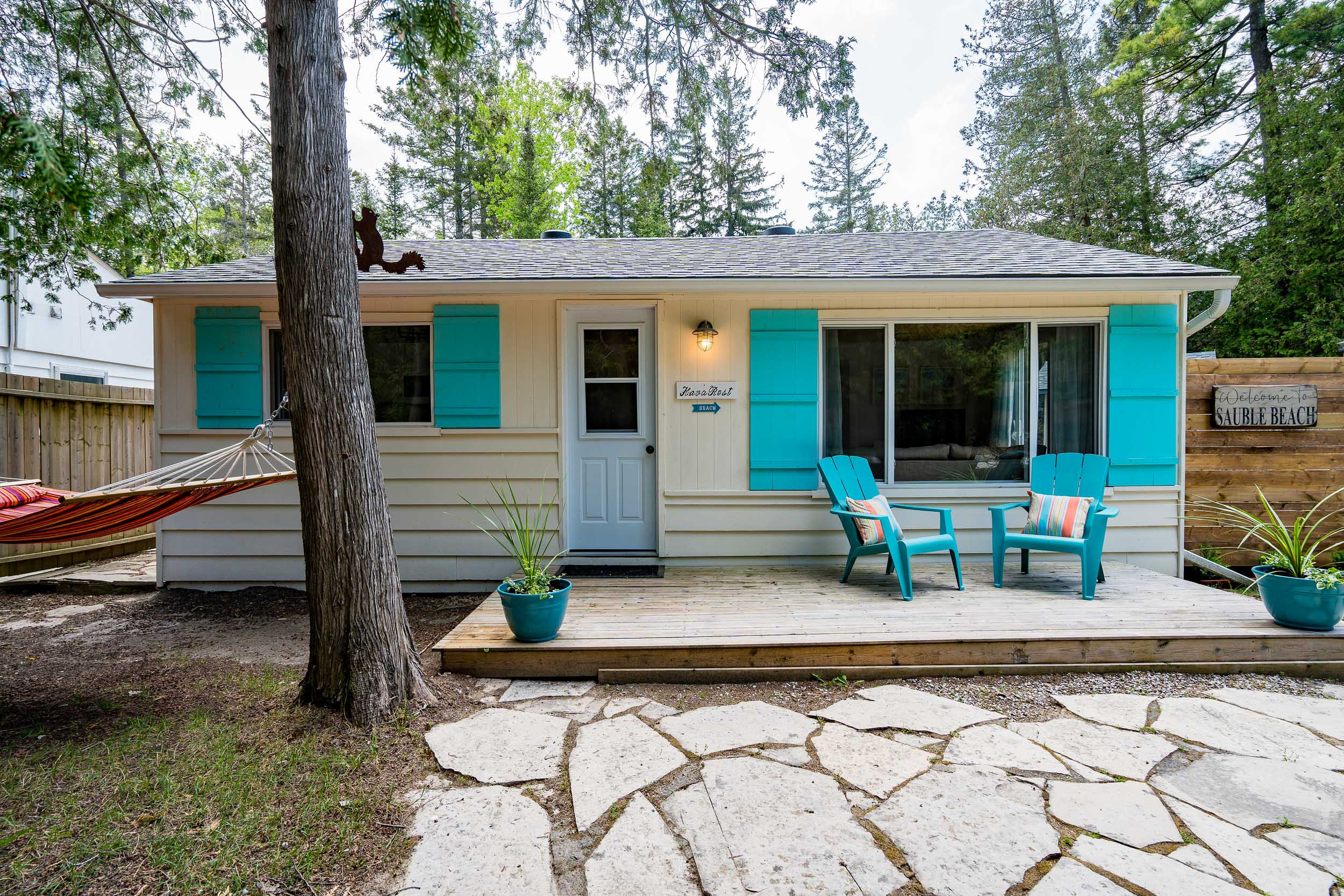 3 Bedroom 2 minute walk to the Beach! SummerBreeze