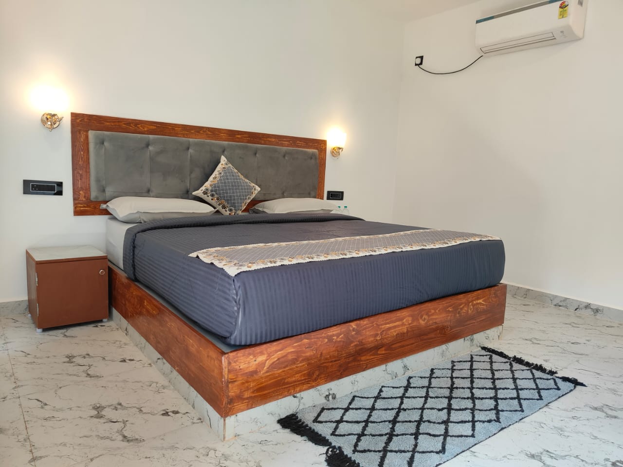 White Tree Cottage Room