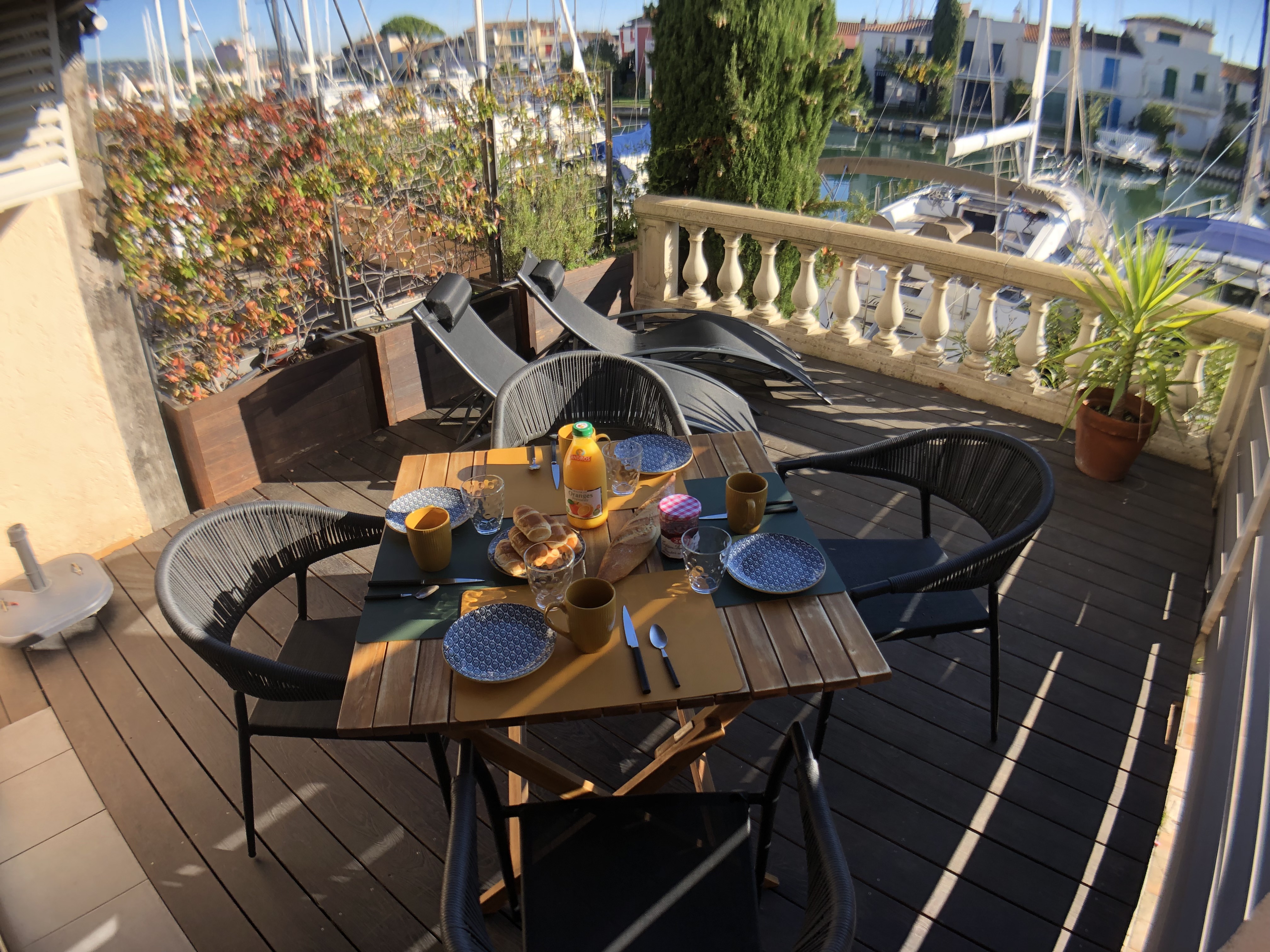 Port Grimaud quiet apartment overlooking Marina