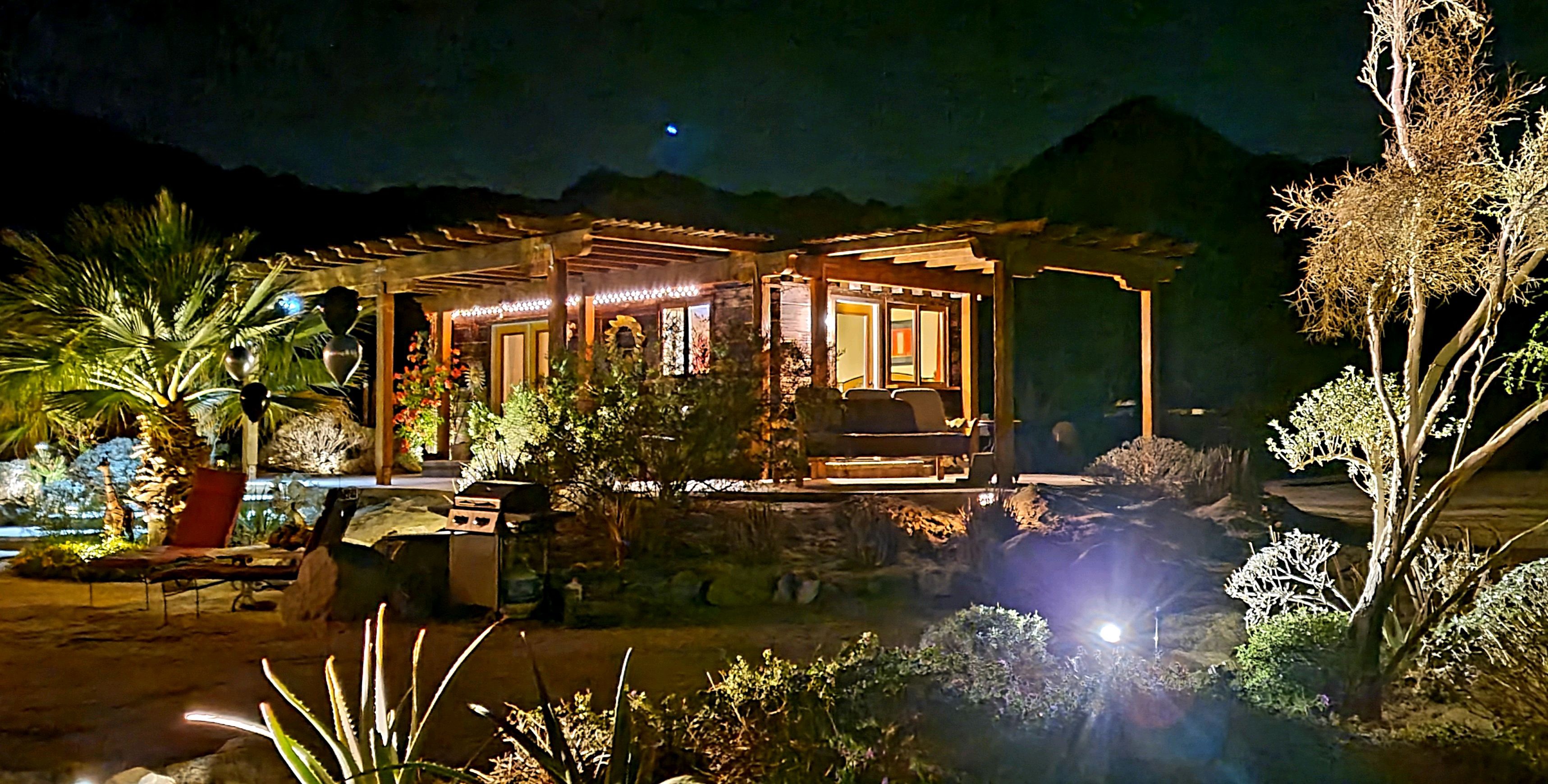 Magical Cliffside cabins Desert & Mountain Views!