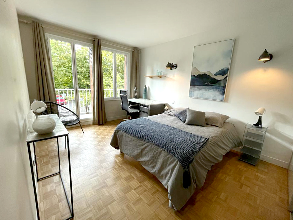 Luminous and quiet apartment