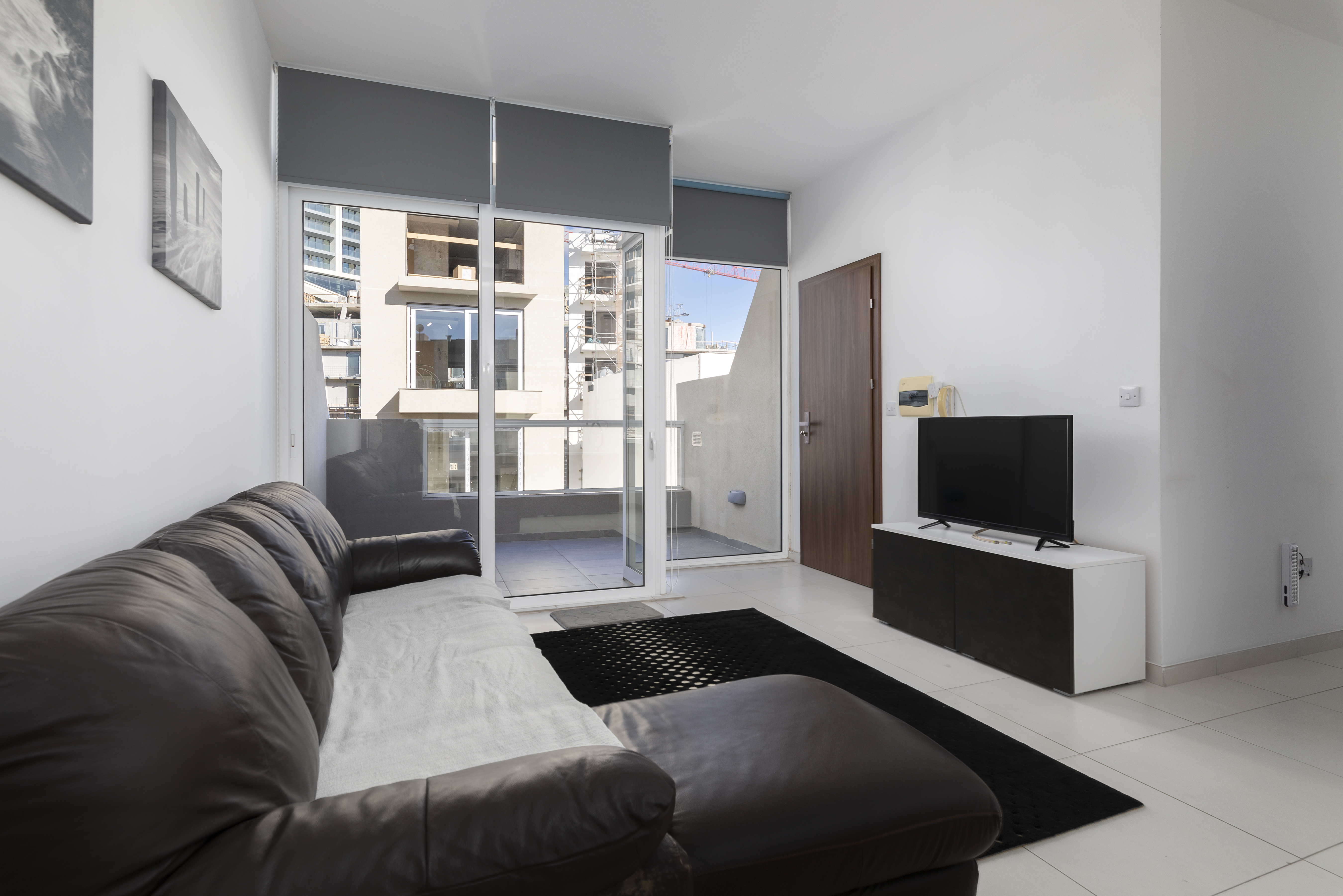 Stylish Penthouse With Terrace - Close to Spinola