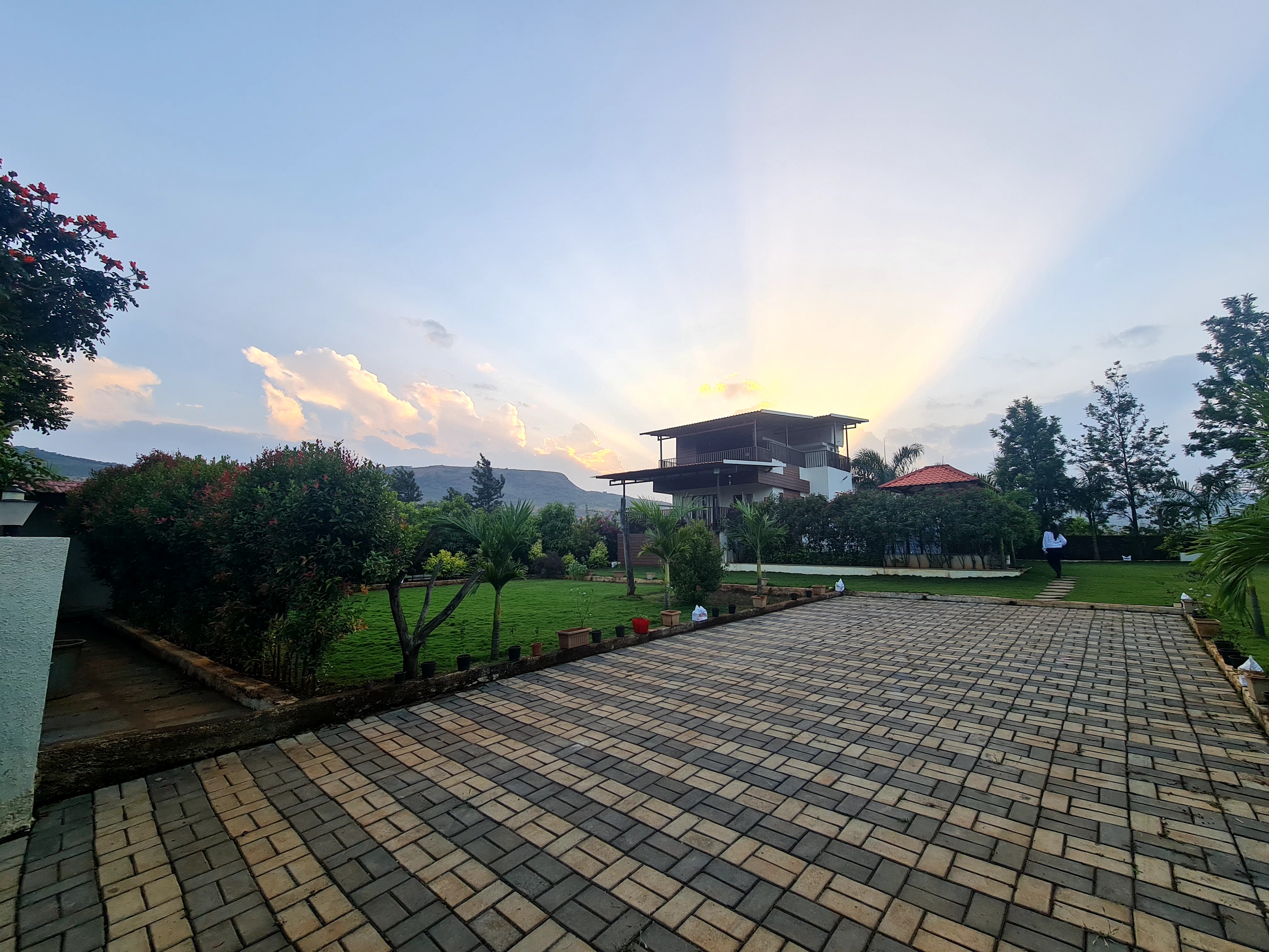 Sunshine - Pure Veg Farm Stay For Families