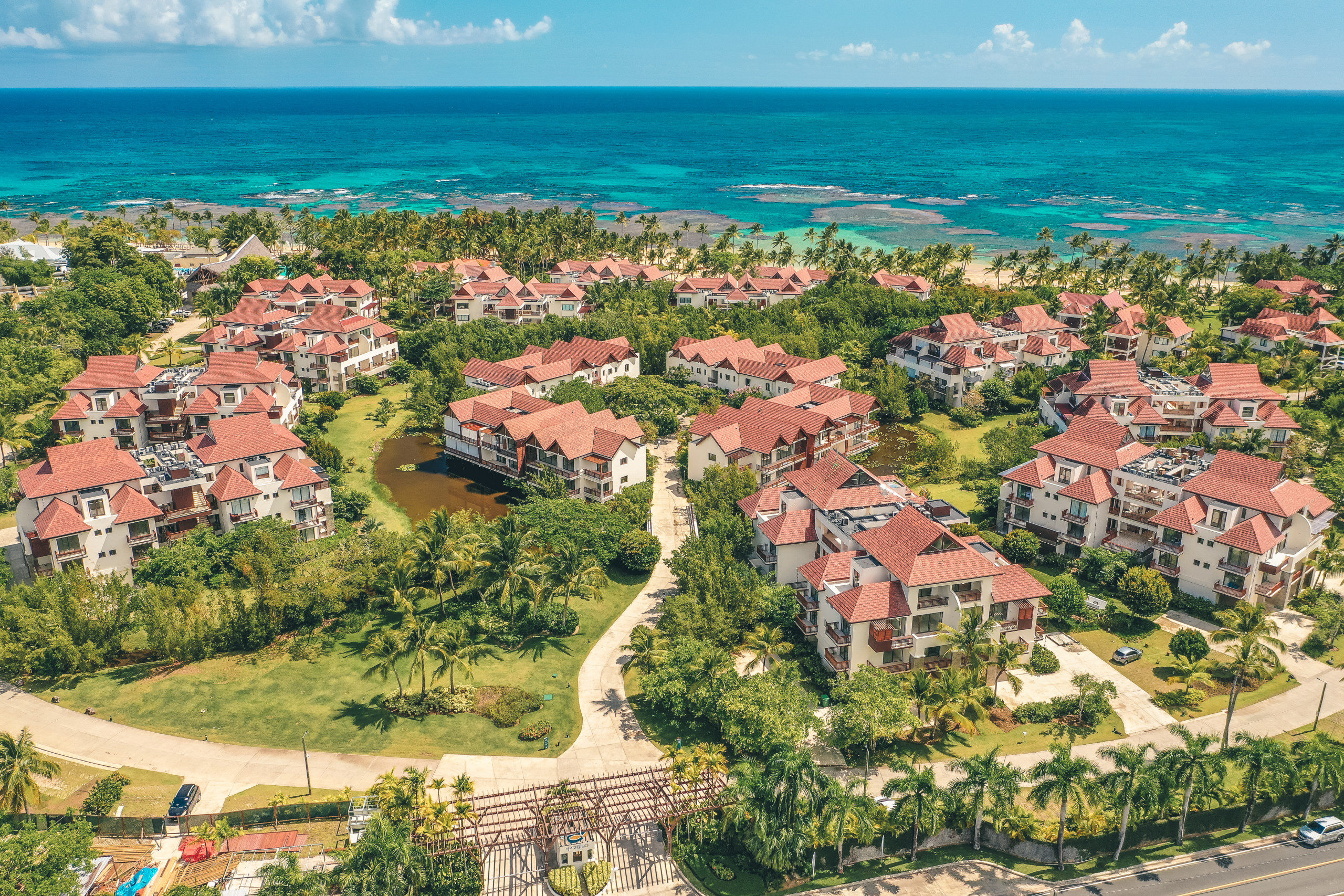 4BR Luxury Tropical Paradise Close to the Ocean