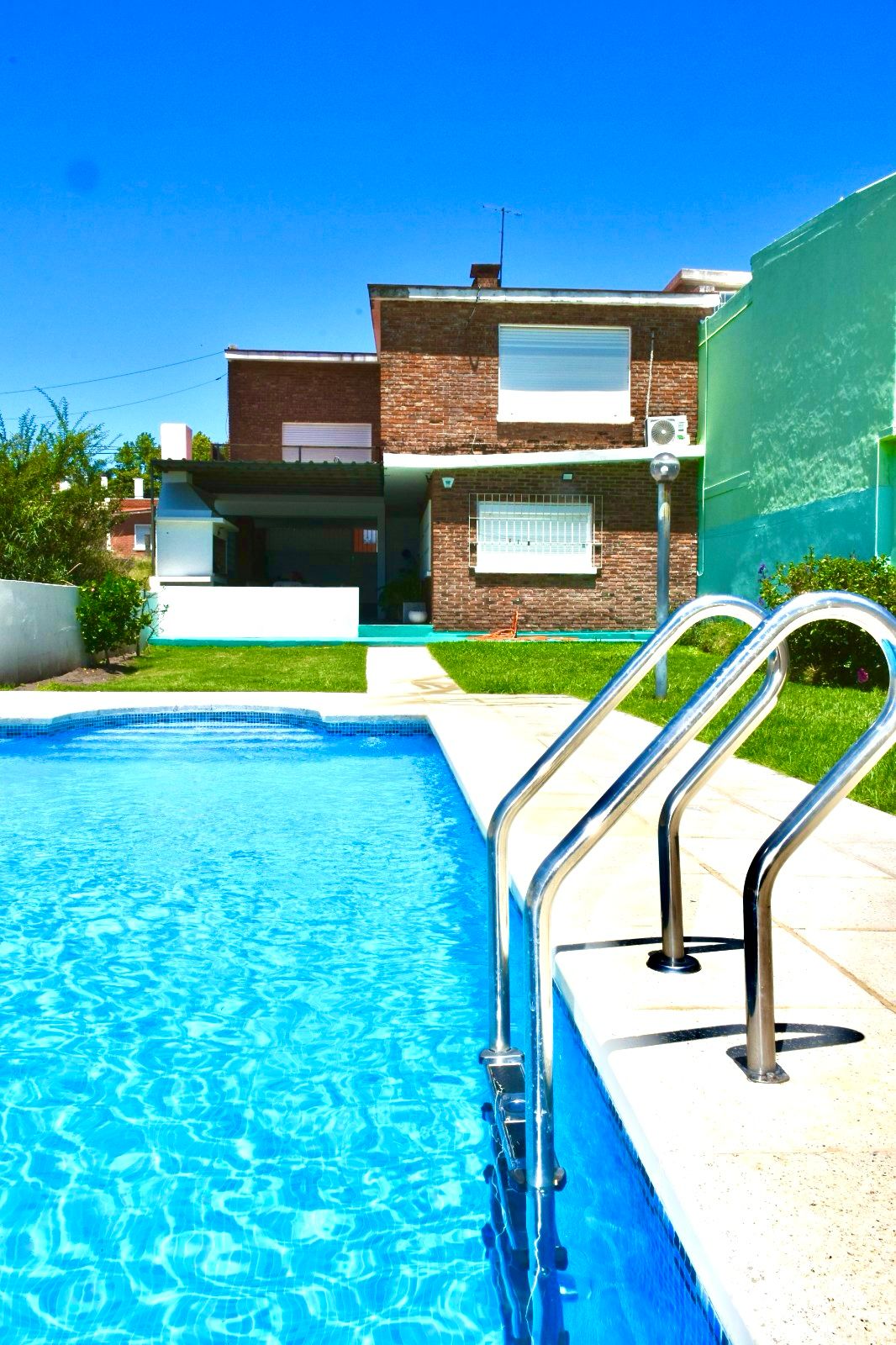 House with Pool and BBQ
