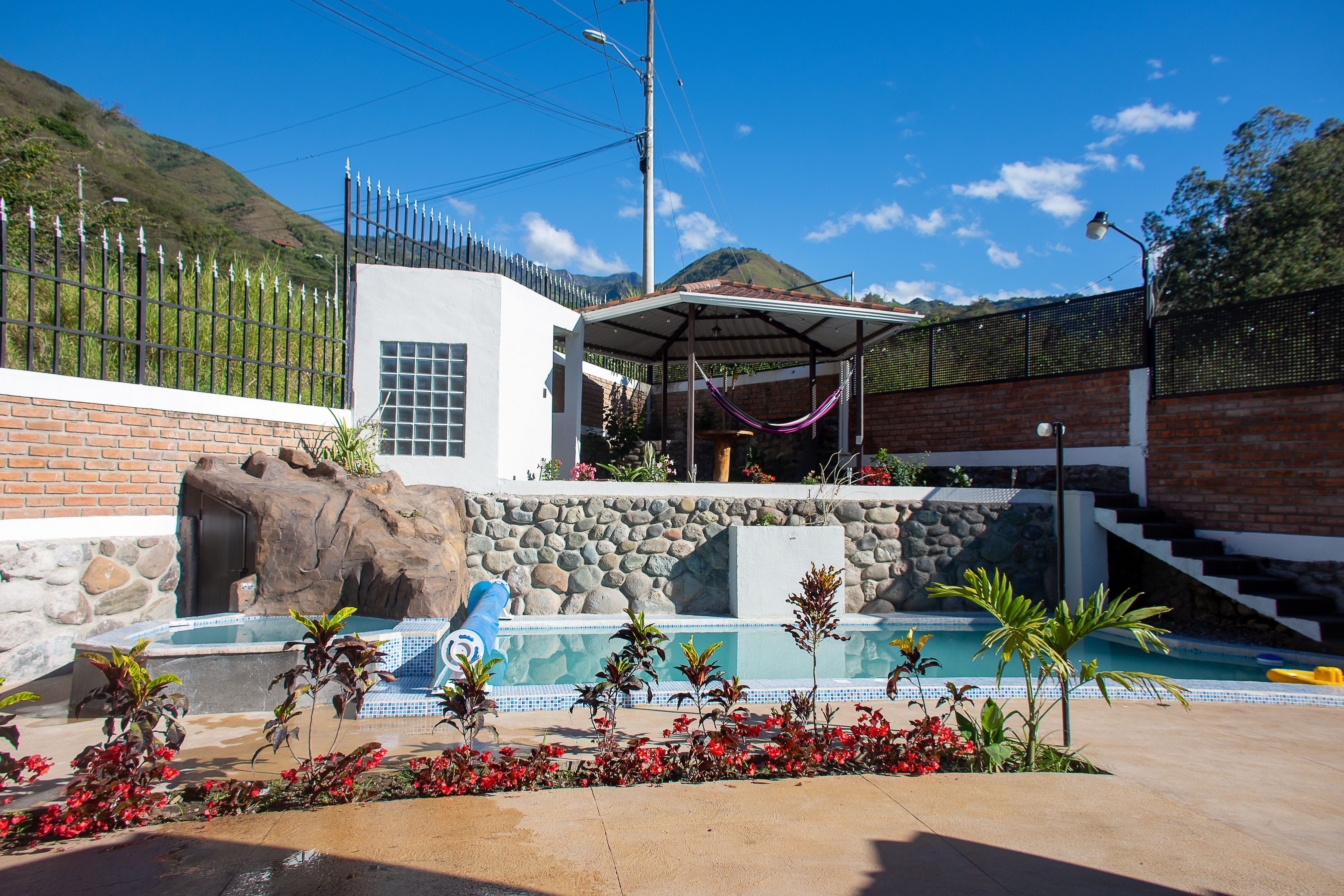 Yunguilla Poolside Villa Retreat