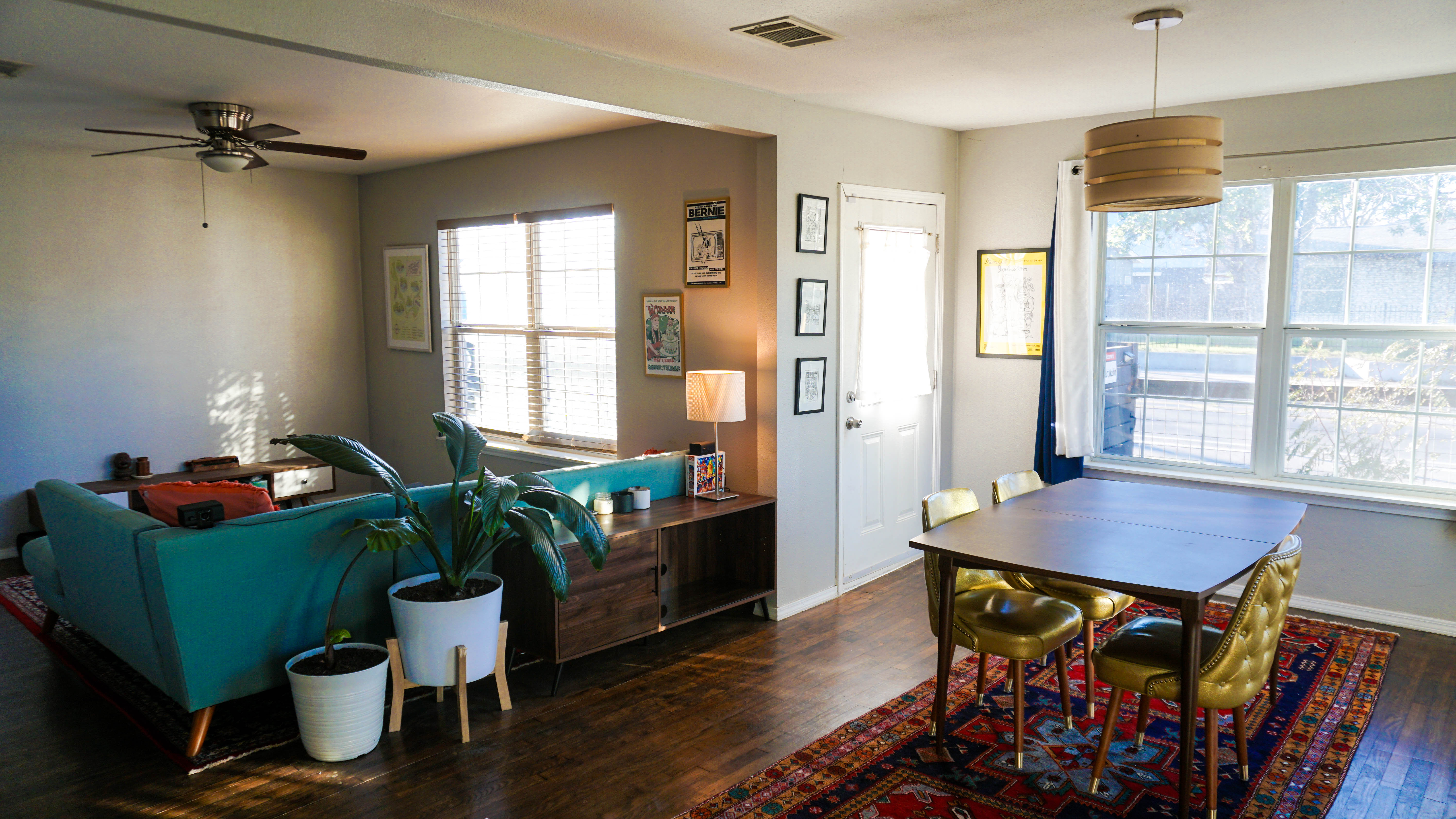 Mid-century bungalow, lots of natural light in 78721, Austin