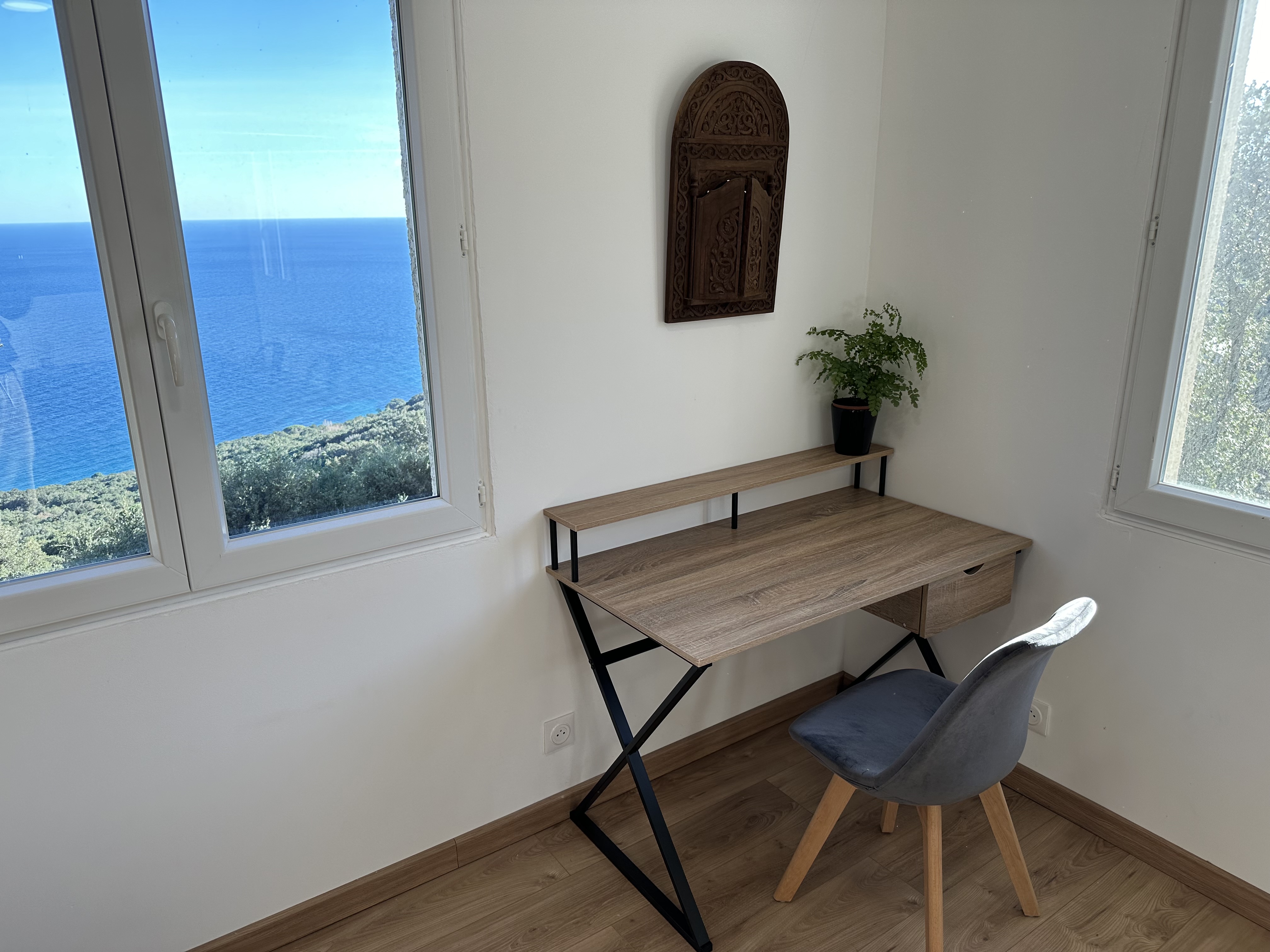 quiet house with a sea view