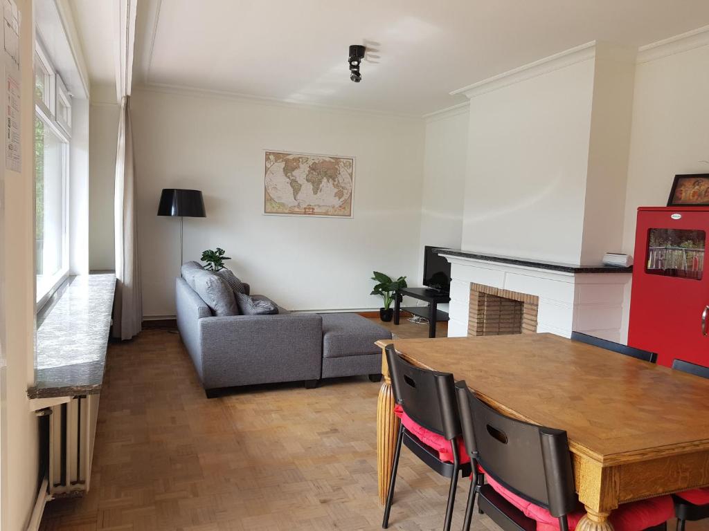 Spacious apartment with terrace. in Sint Amandsberg, Ghent