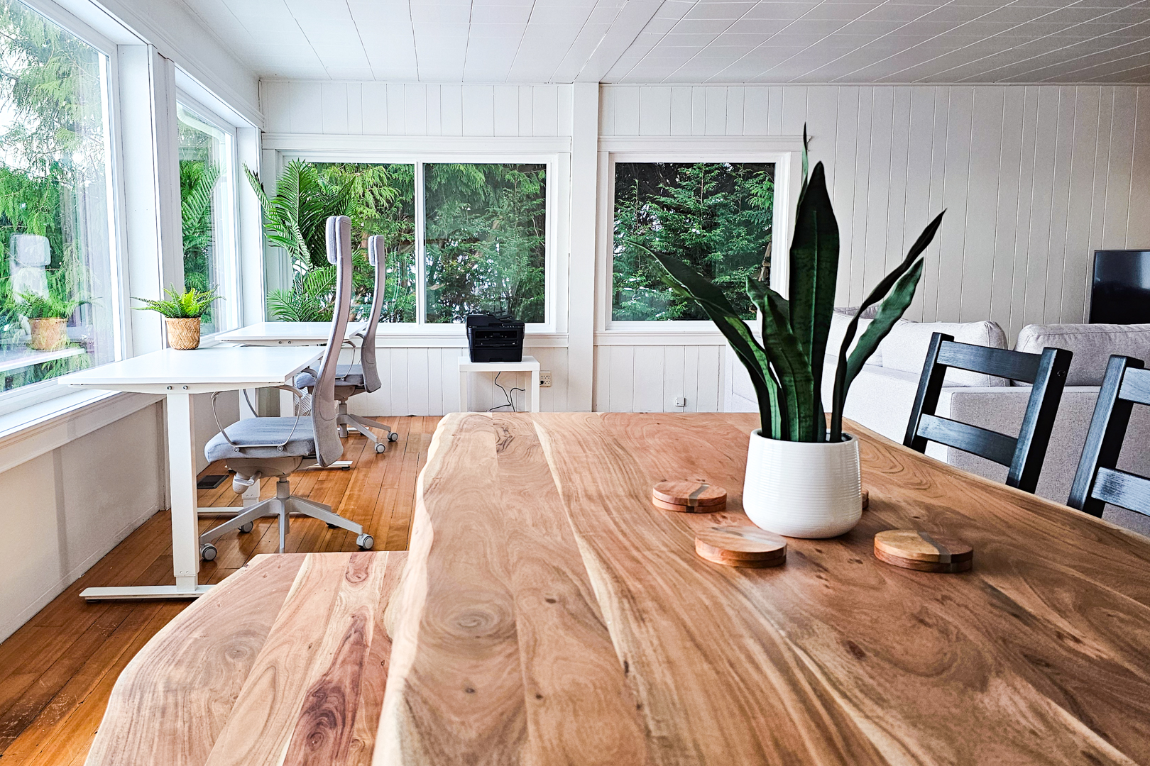 Ocean Views! Beachfront House in Sunny Saltair!