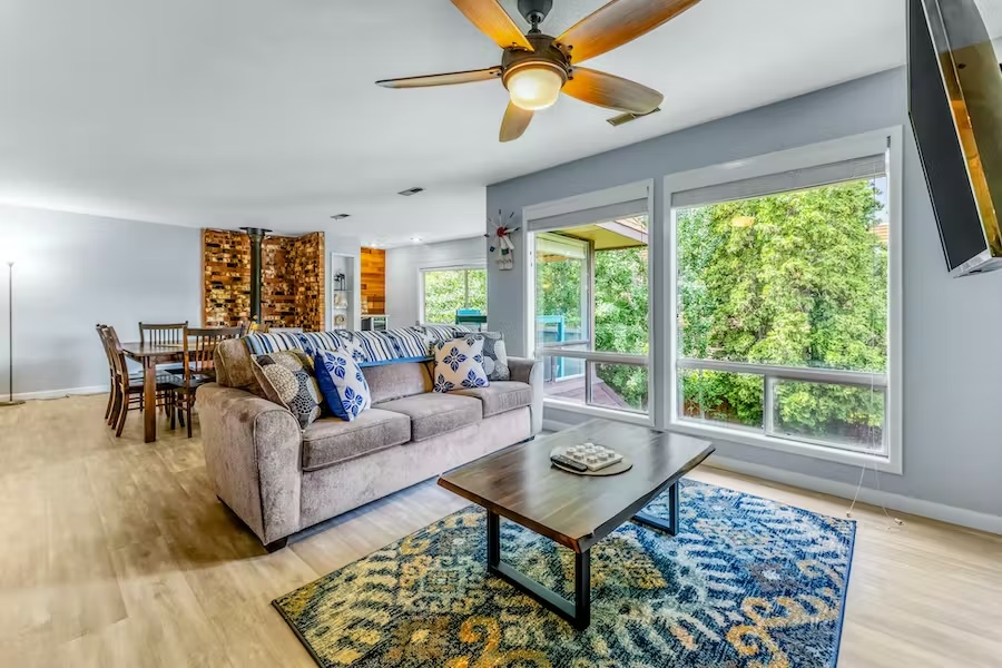 Large Upgraded Condo w/POOL & AC