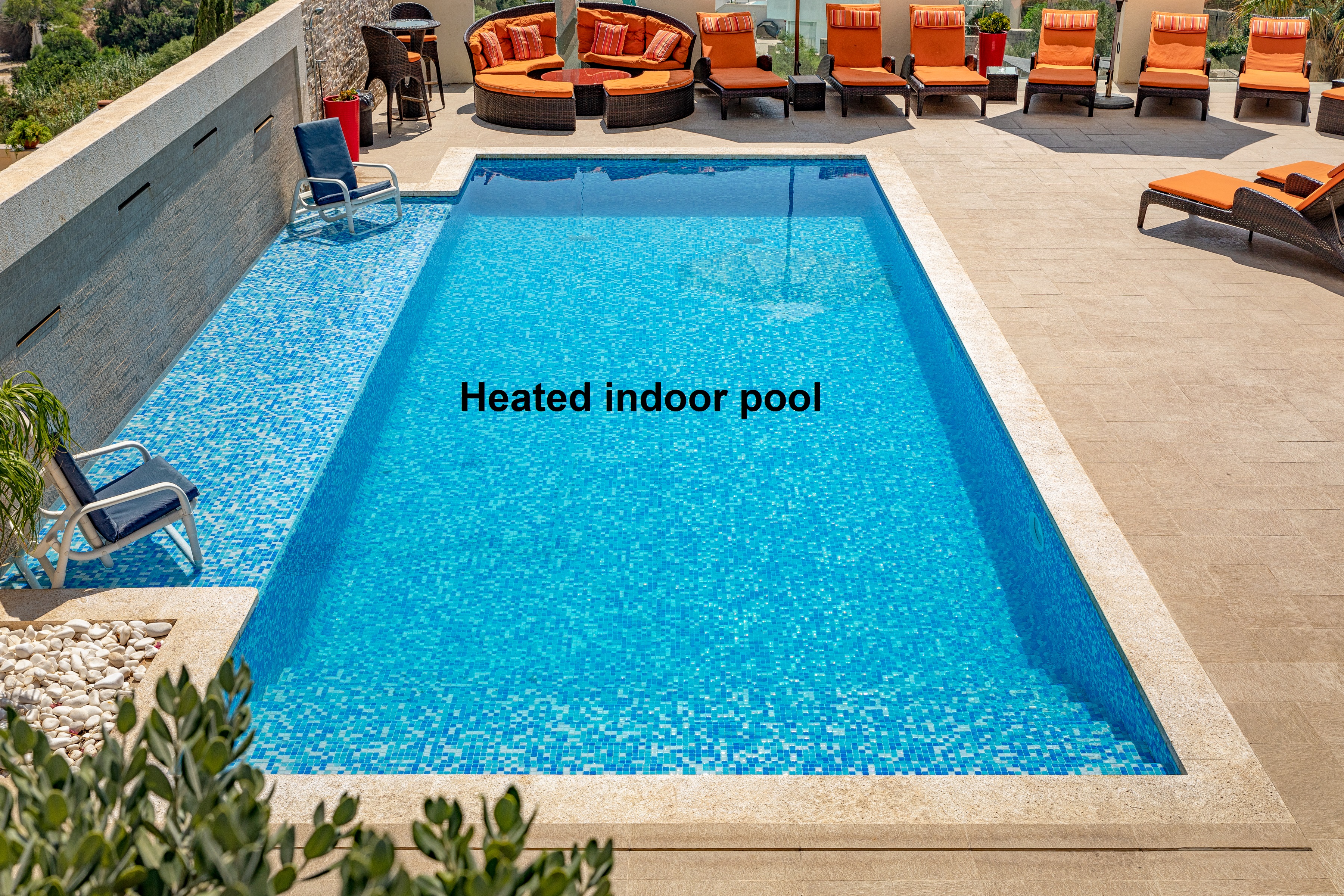 Ringway Villa-Pool, BBQ, A/C, Heated Indoor Pool