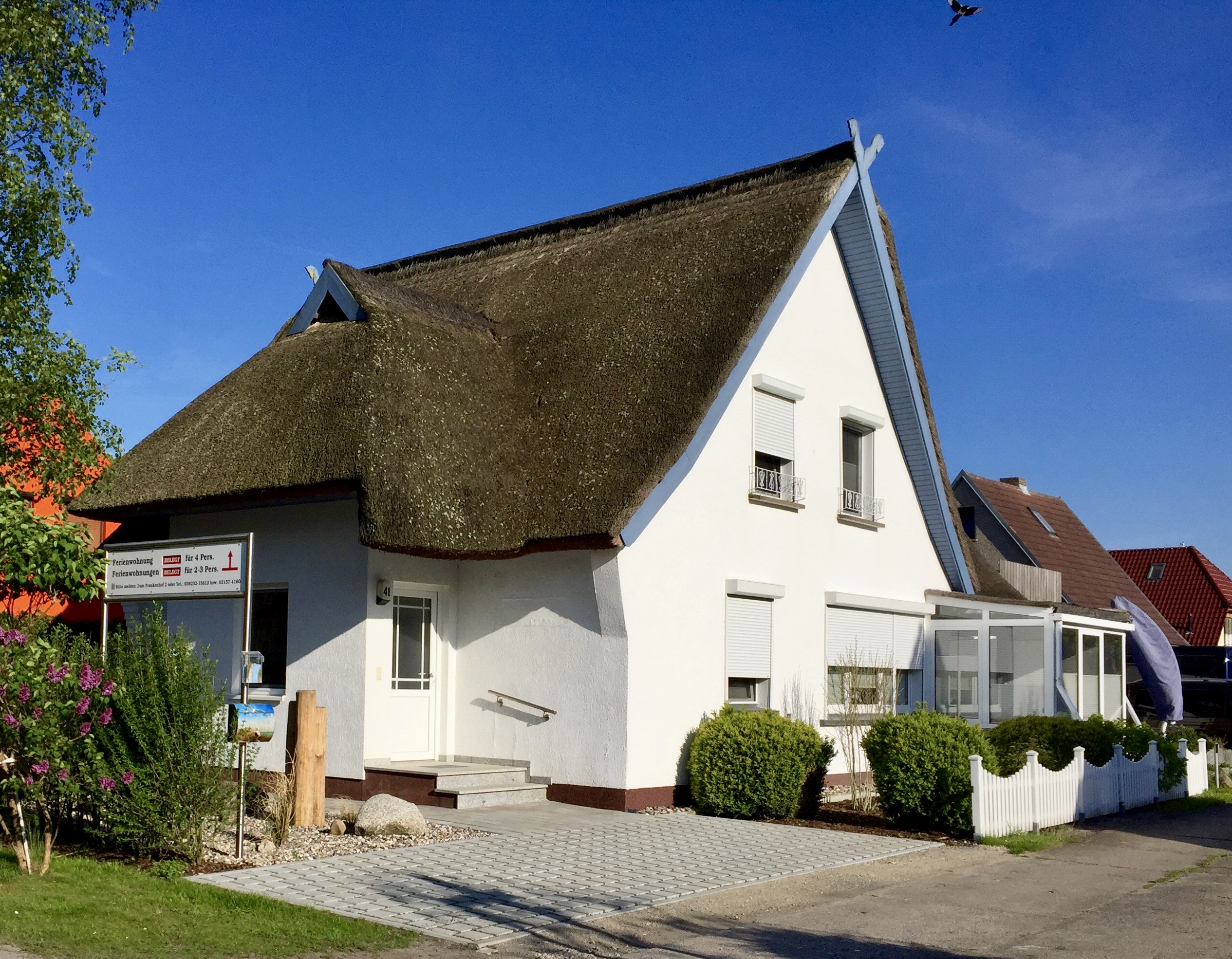 Holidays on thatched roof
house-finkennest