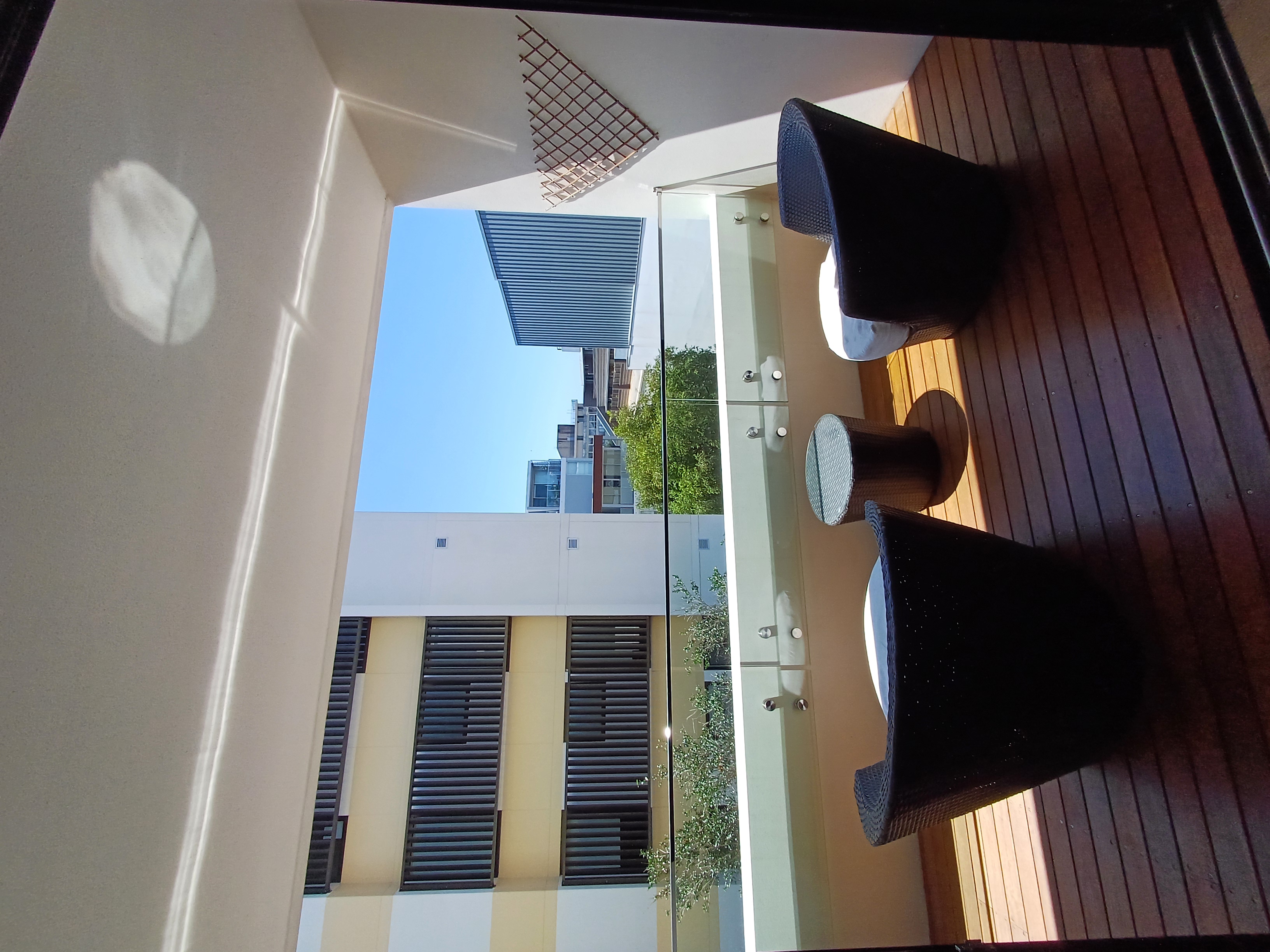 Modern 1BR+ parking & study. Heart of Neutral Bay