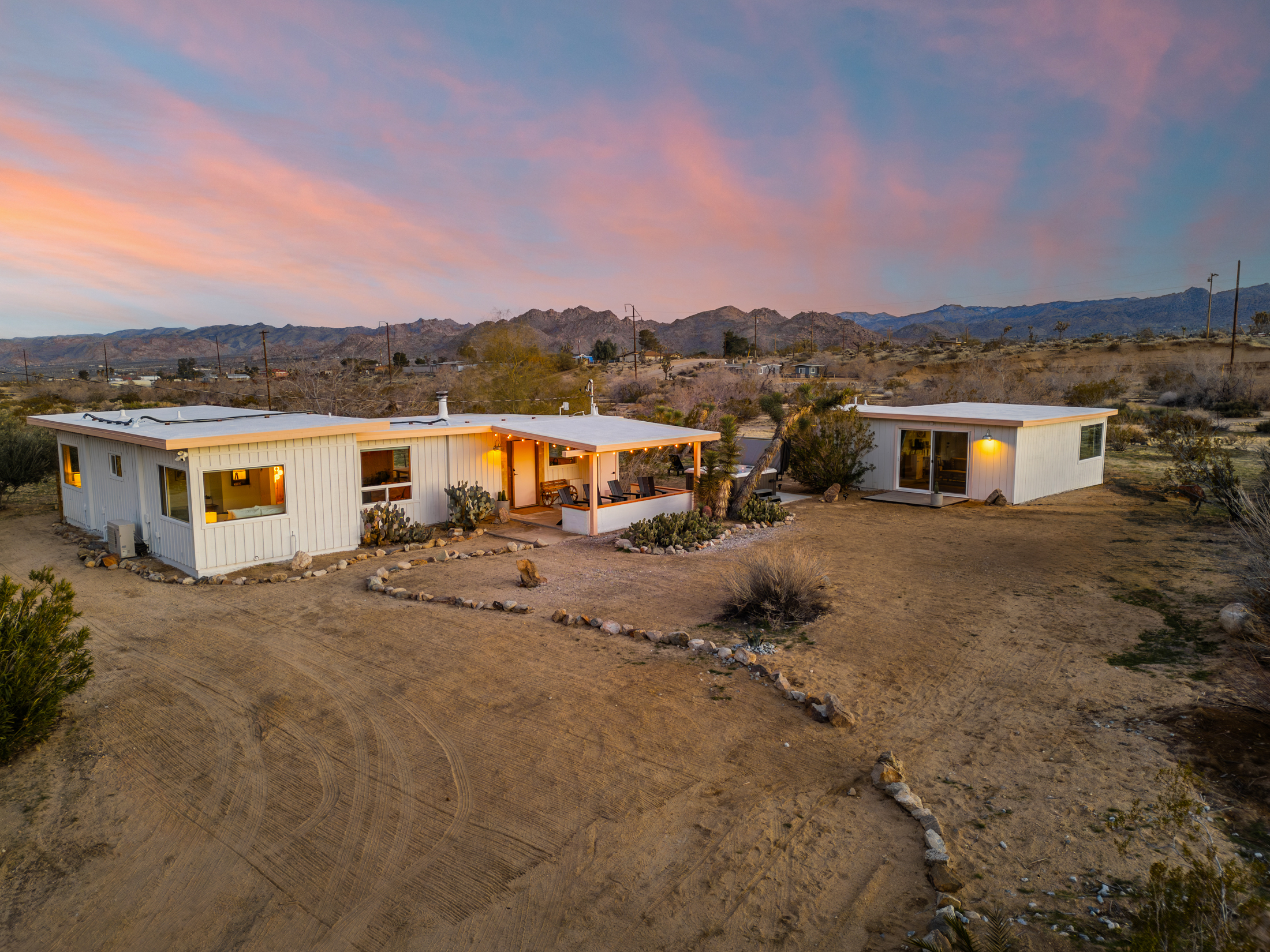 Sunset & Vine | Mid-Century | Views | Jacuzzi - Houses for Rent in