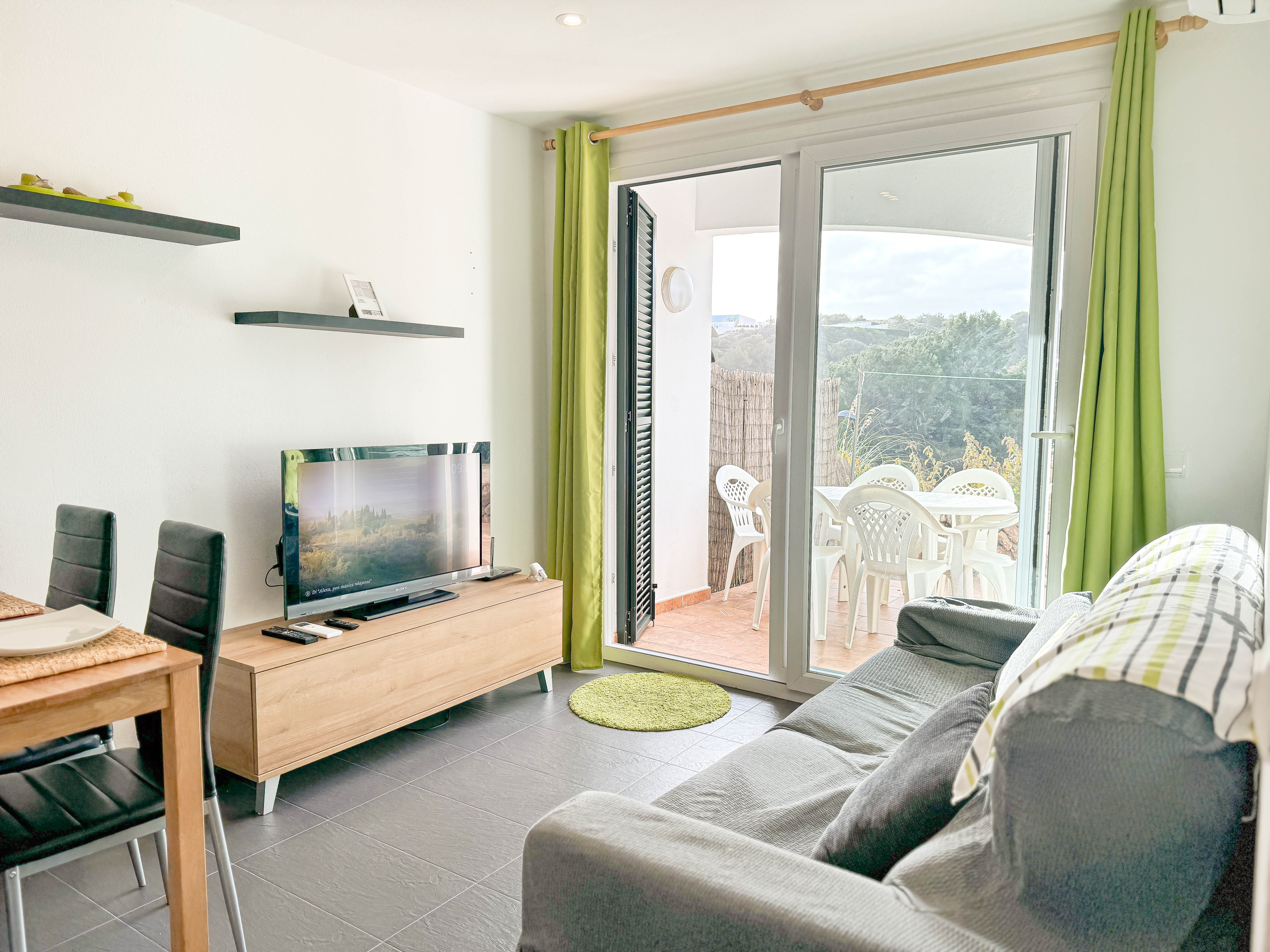 Radiant Apt with own terrace 250m from the sea