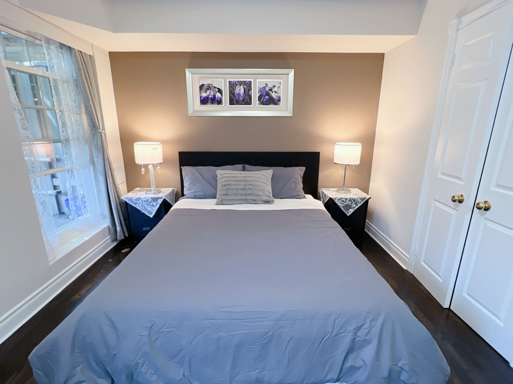 Private Room in Downtown Toronto-Free Parking