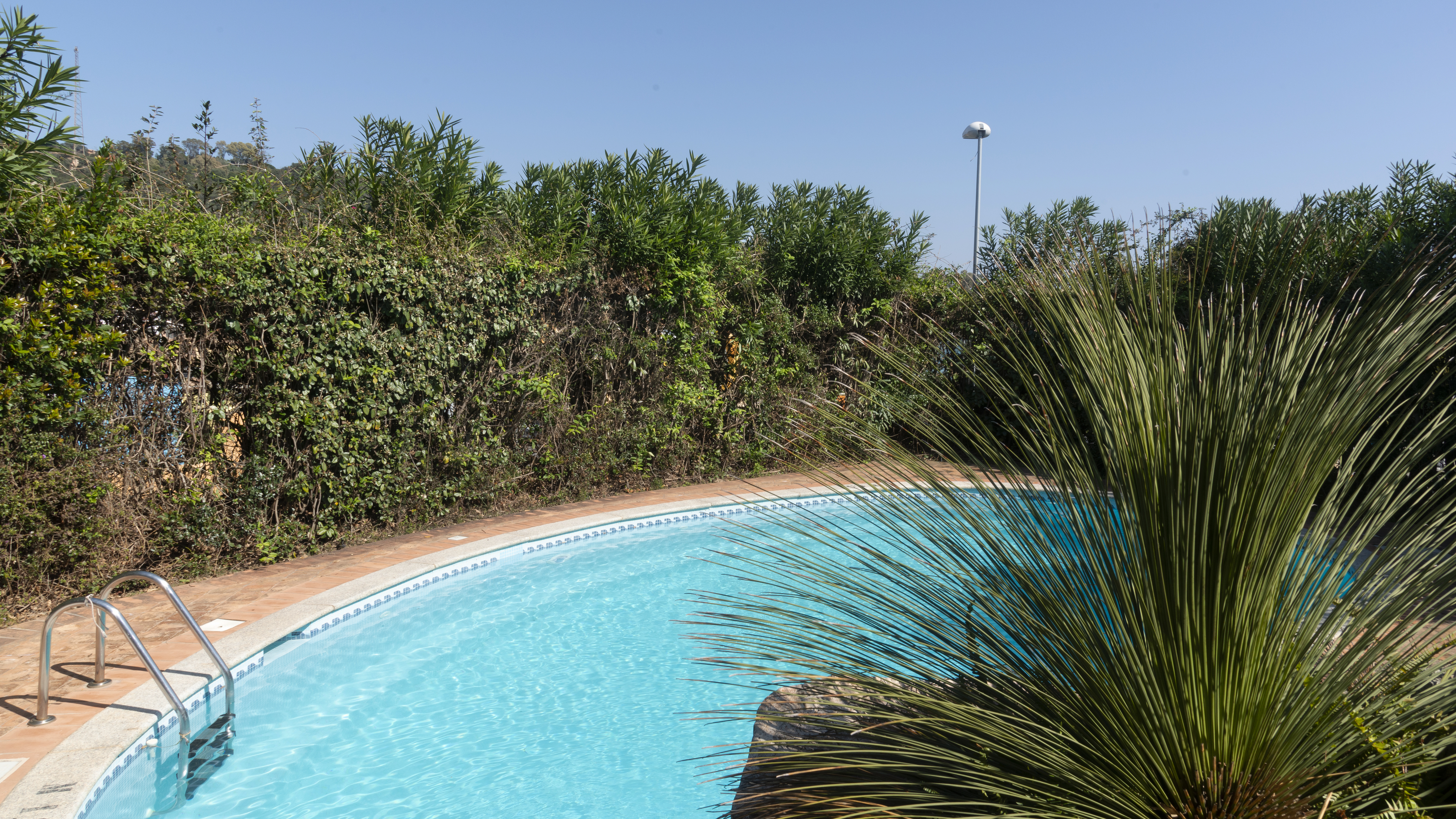 At 1 minute walk to the beach. With swimming pool.