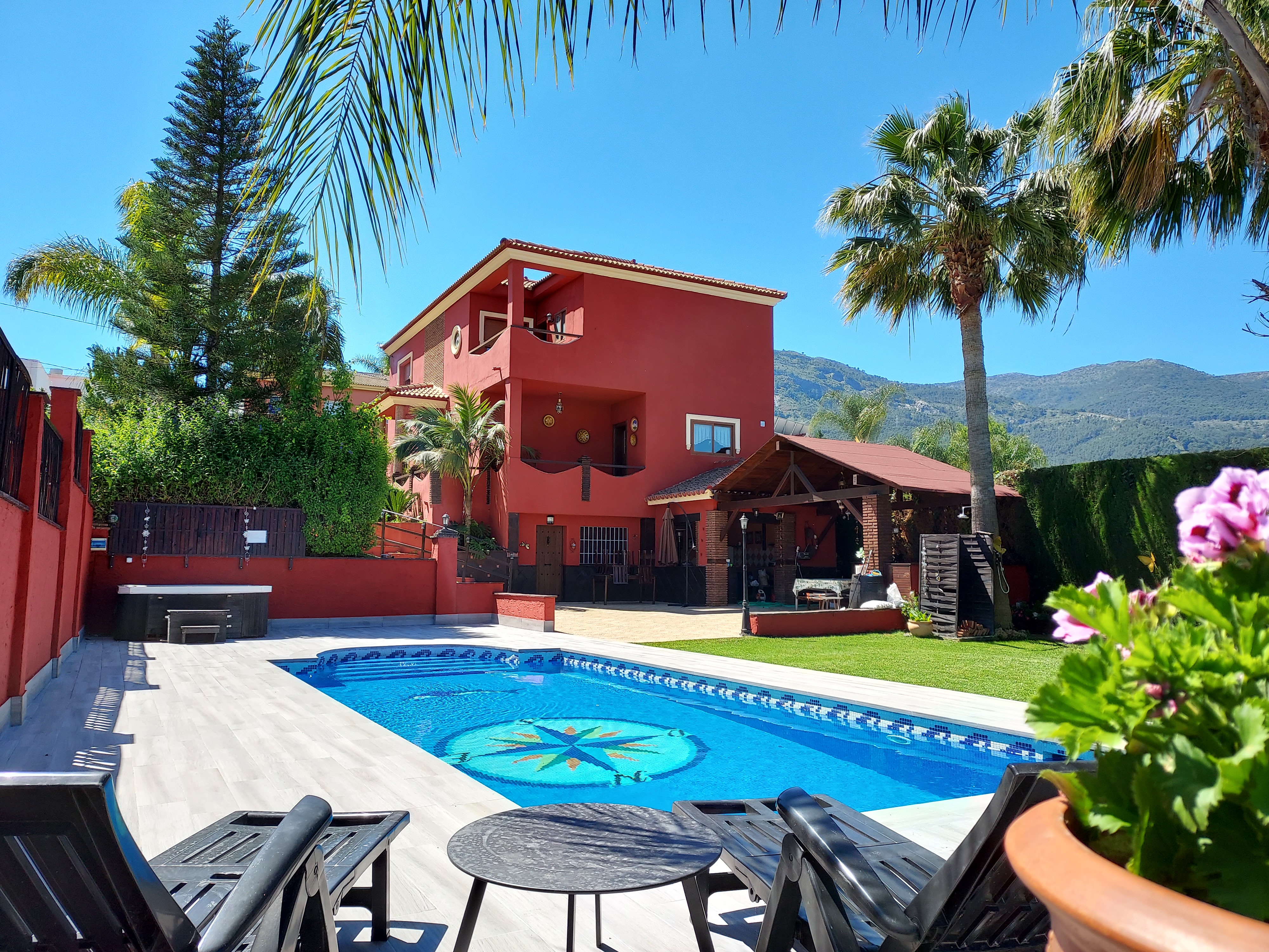 ⭐Fantastic Villa Private⭐ Pool Jacuzzi & BBQ