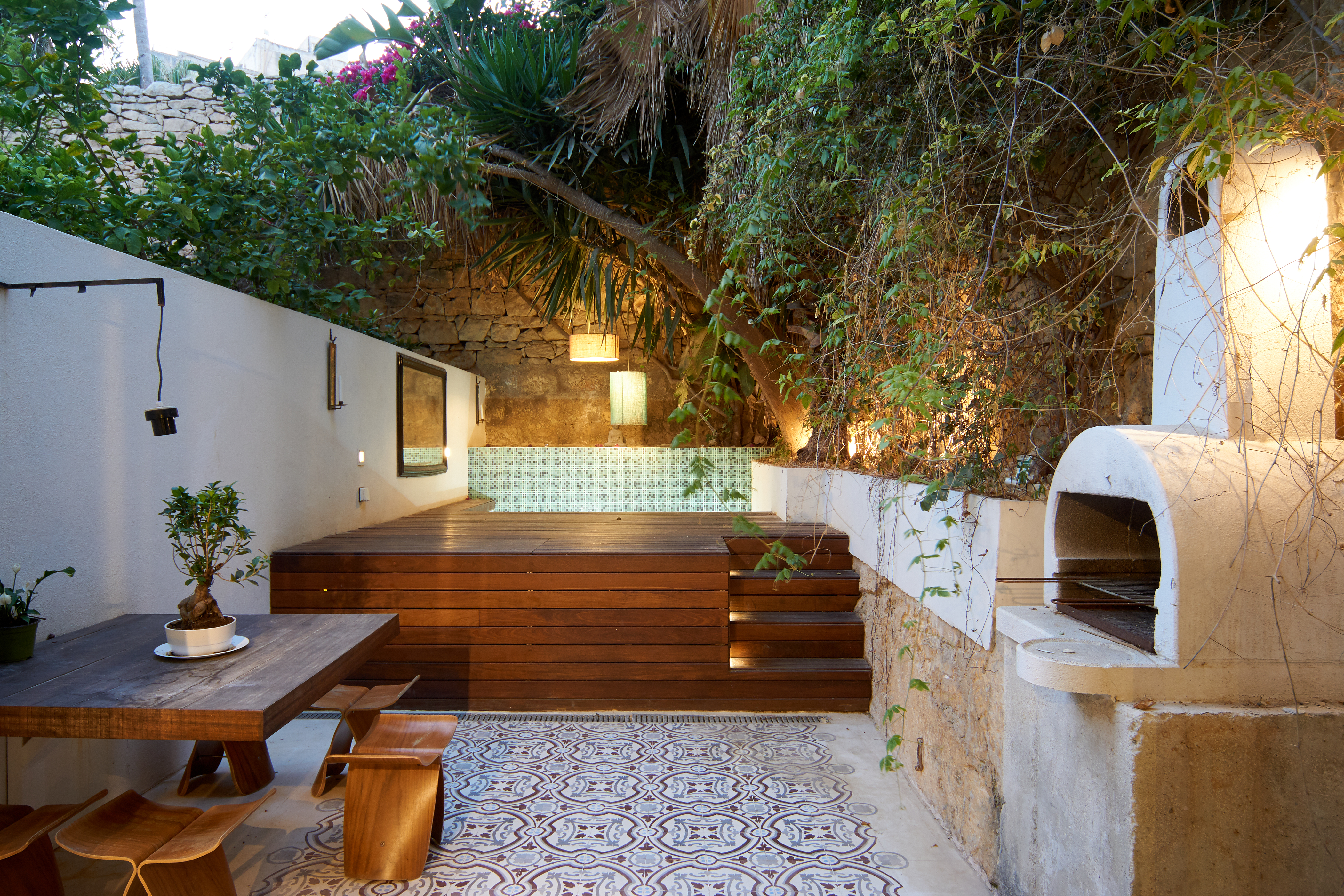 Stylish Space with Splash Pool - Unique Character