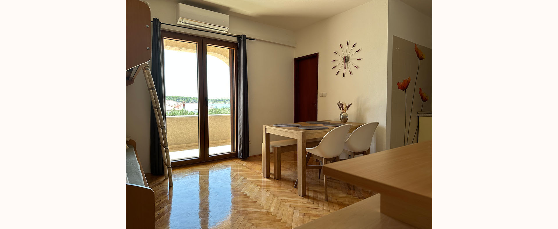 Beachfront Apartment & Ocean View