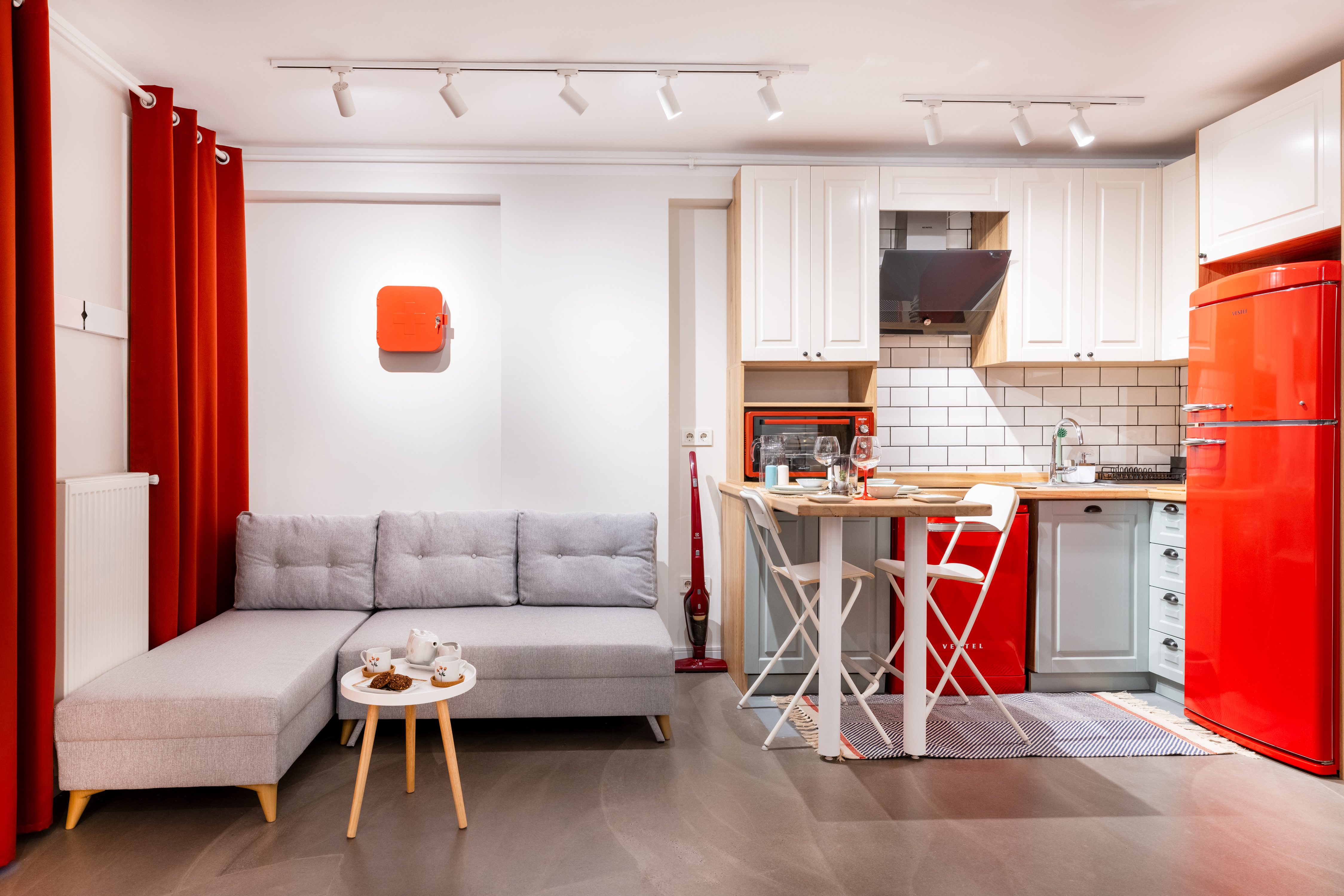 #2 Doqu Homes-Red: Modern Studio in Midtown