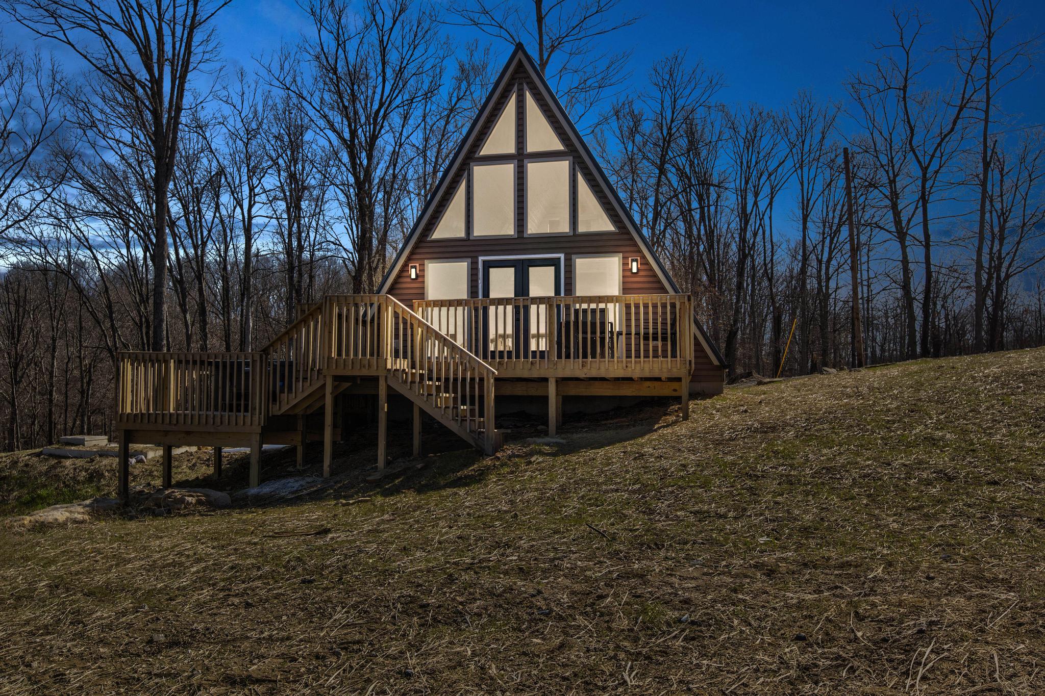 Mountain cabin 山小屋 山の上で篭る、断崖の上のシンプルな山小屋「Mountain cabin by